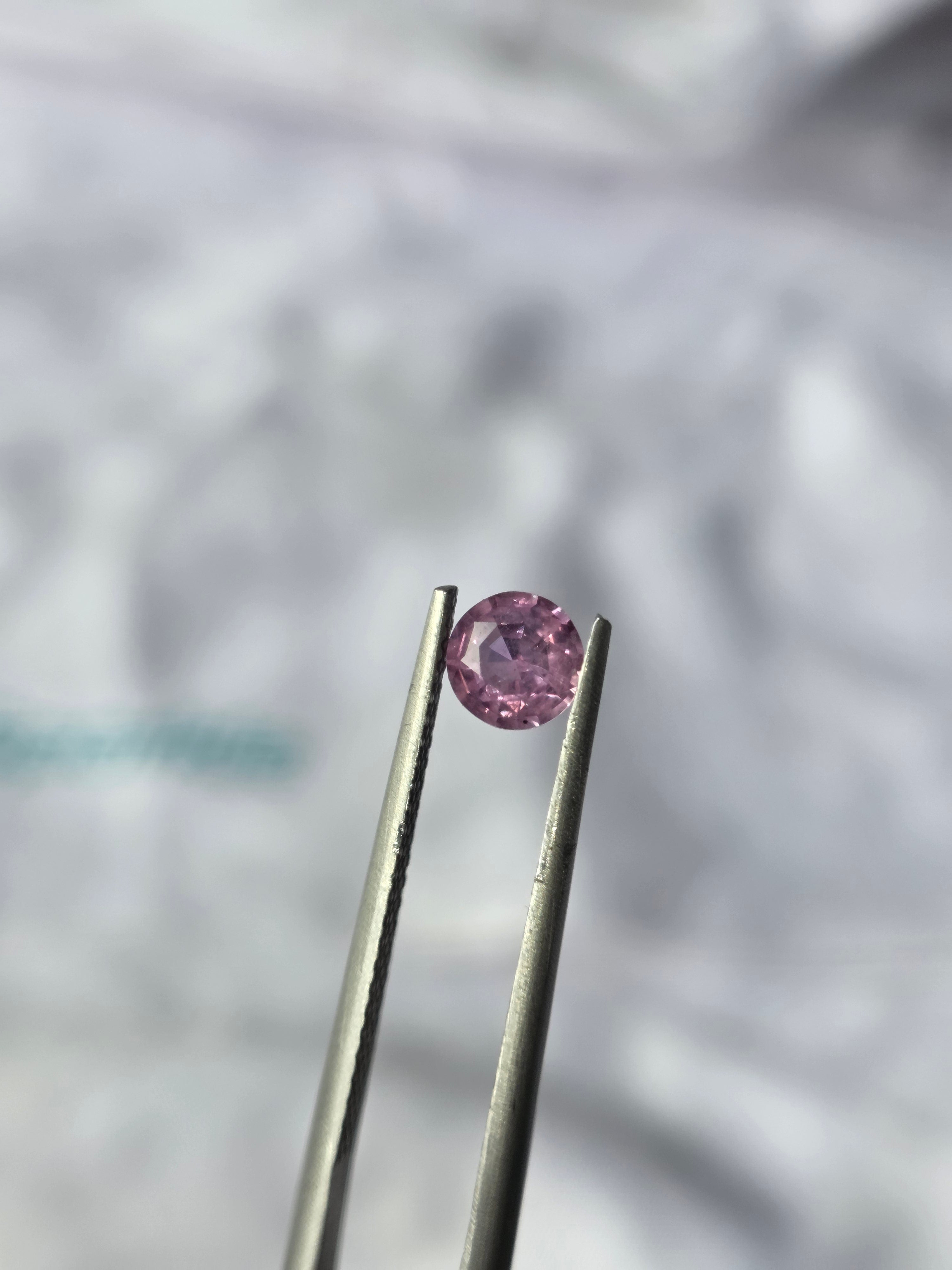 Zafiro natural 0.61 ct (5.01 × 3.21 mm) | Color palo rosa