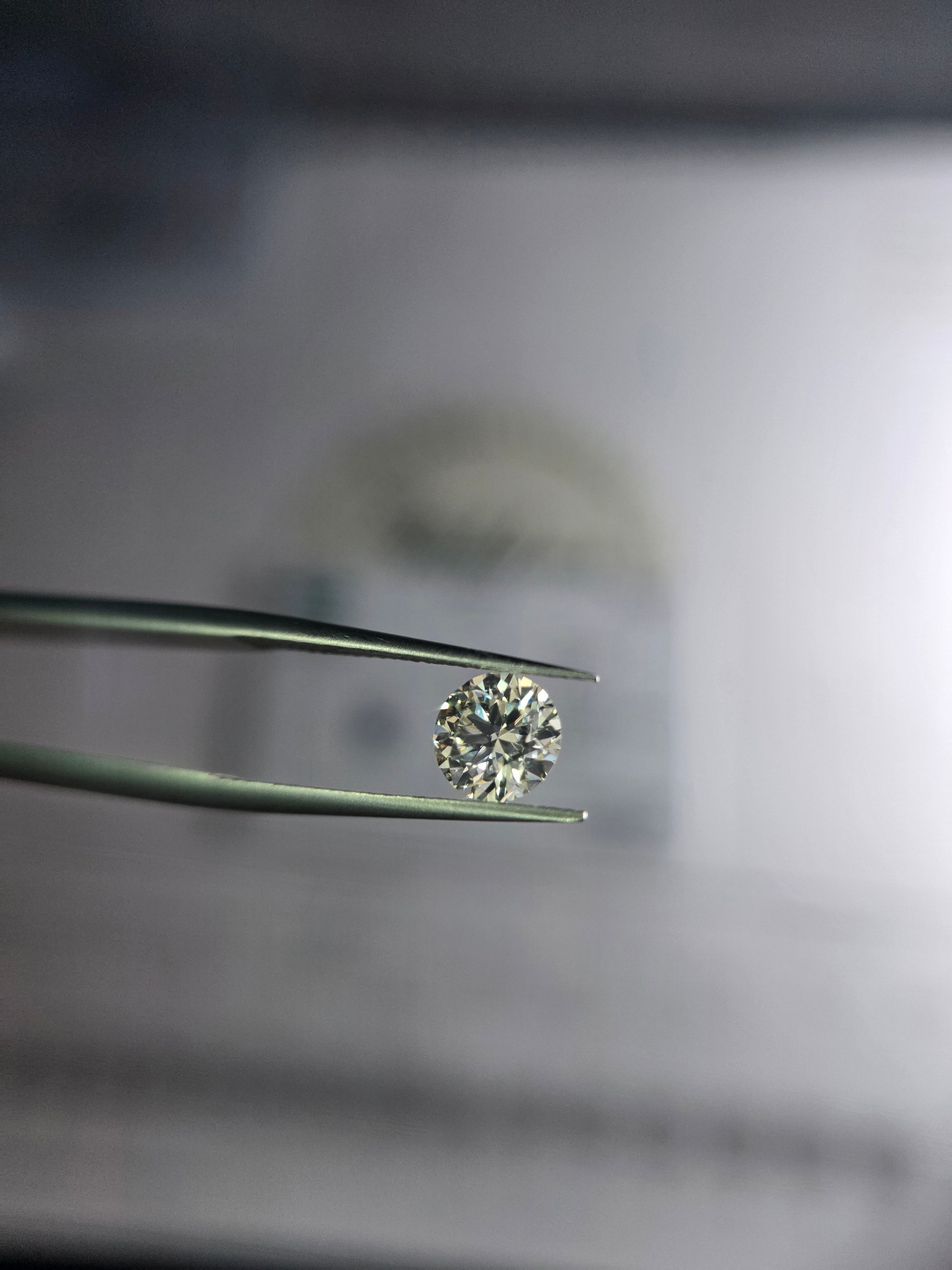 Diamante natural 0.77 ct | Color J | Claridad VS2