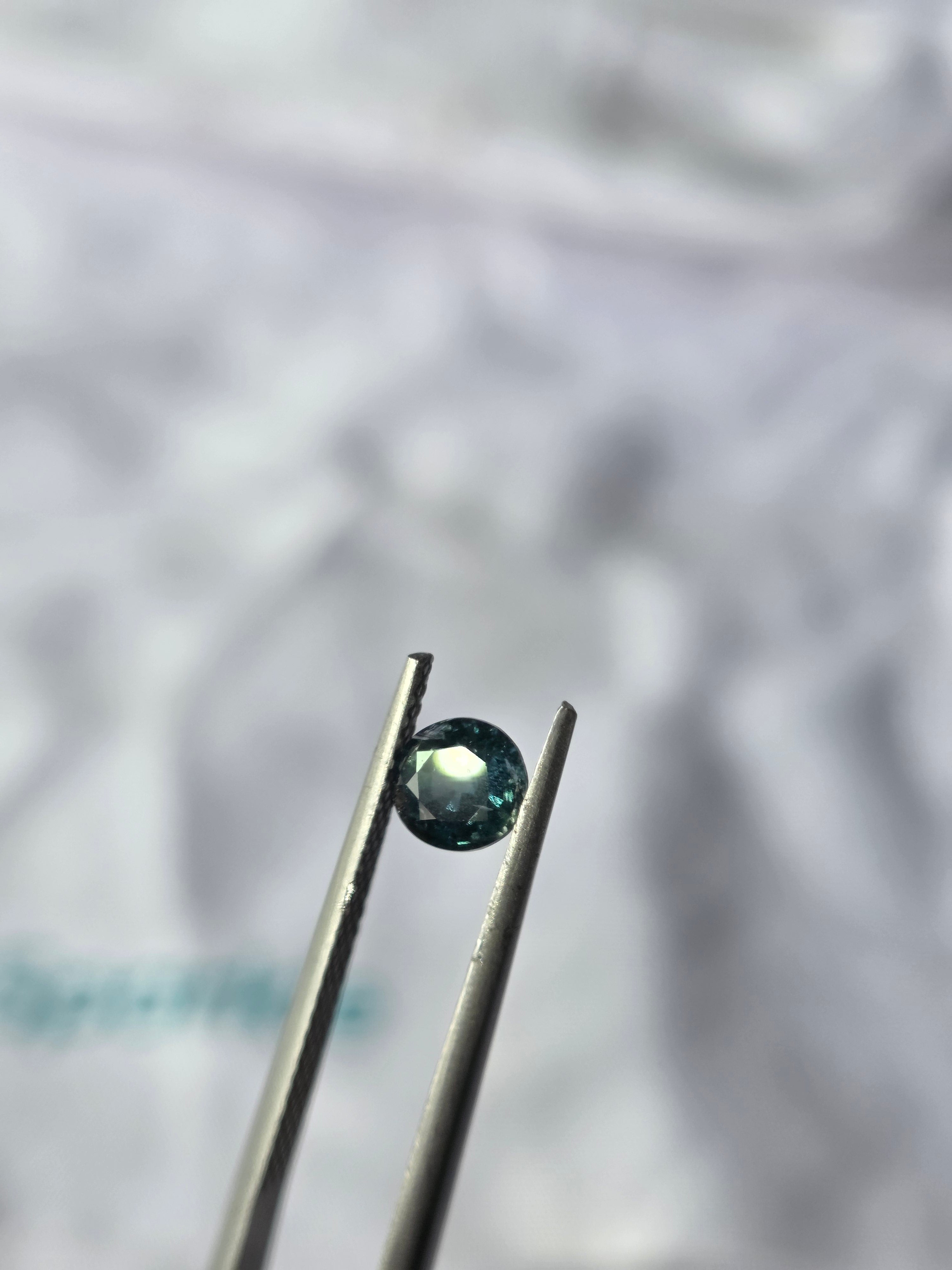 Zafiro natural 0.62 ct (4.98 × 3.03 mm) | Color azul-verde