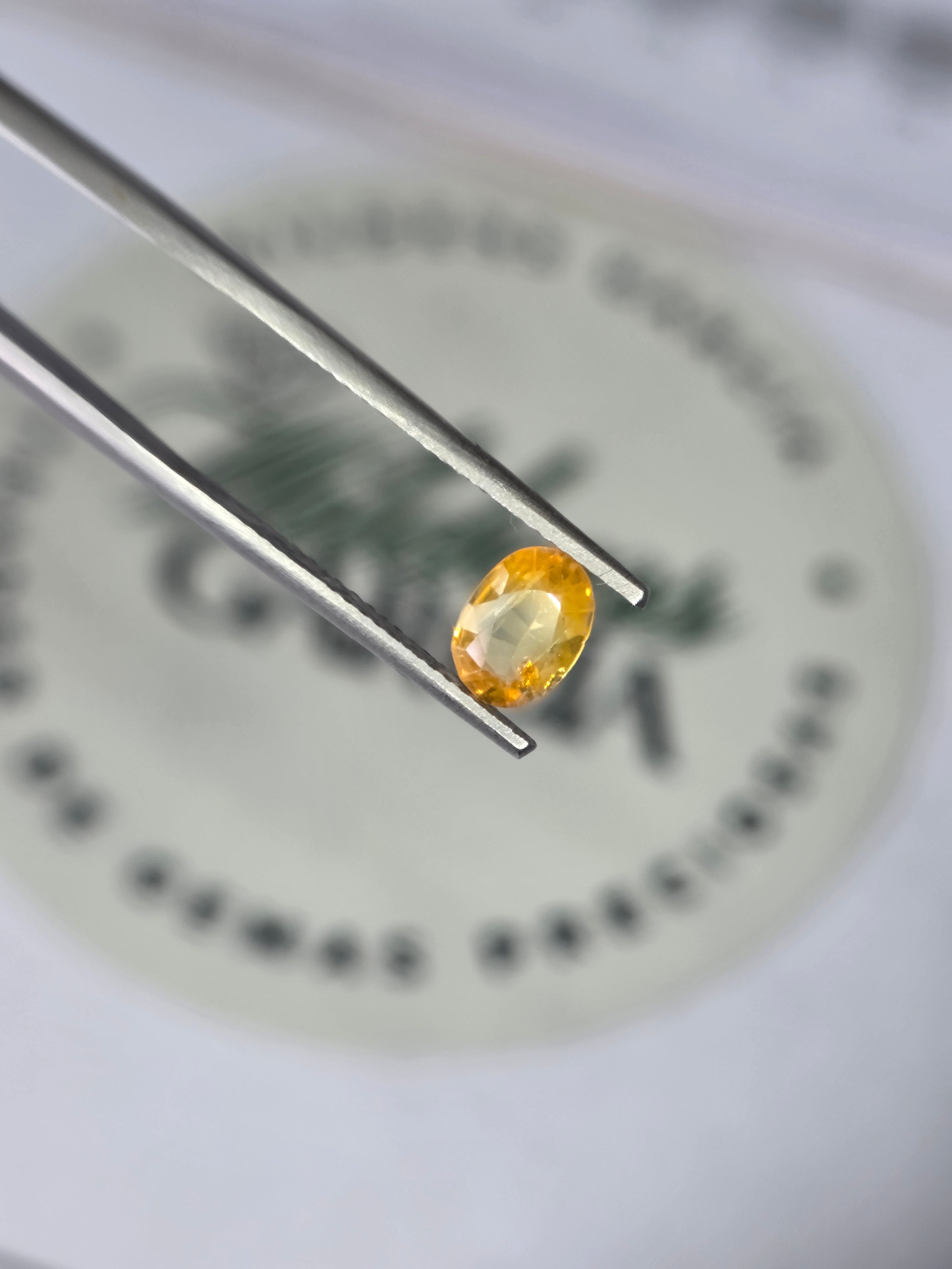Zafiro natural 0.67 ct (6.91 × 4.99 mm) | Color durazno