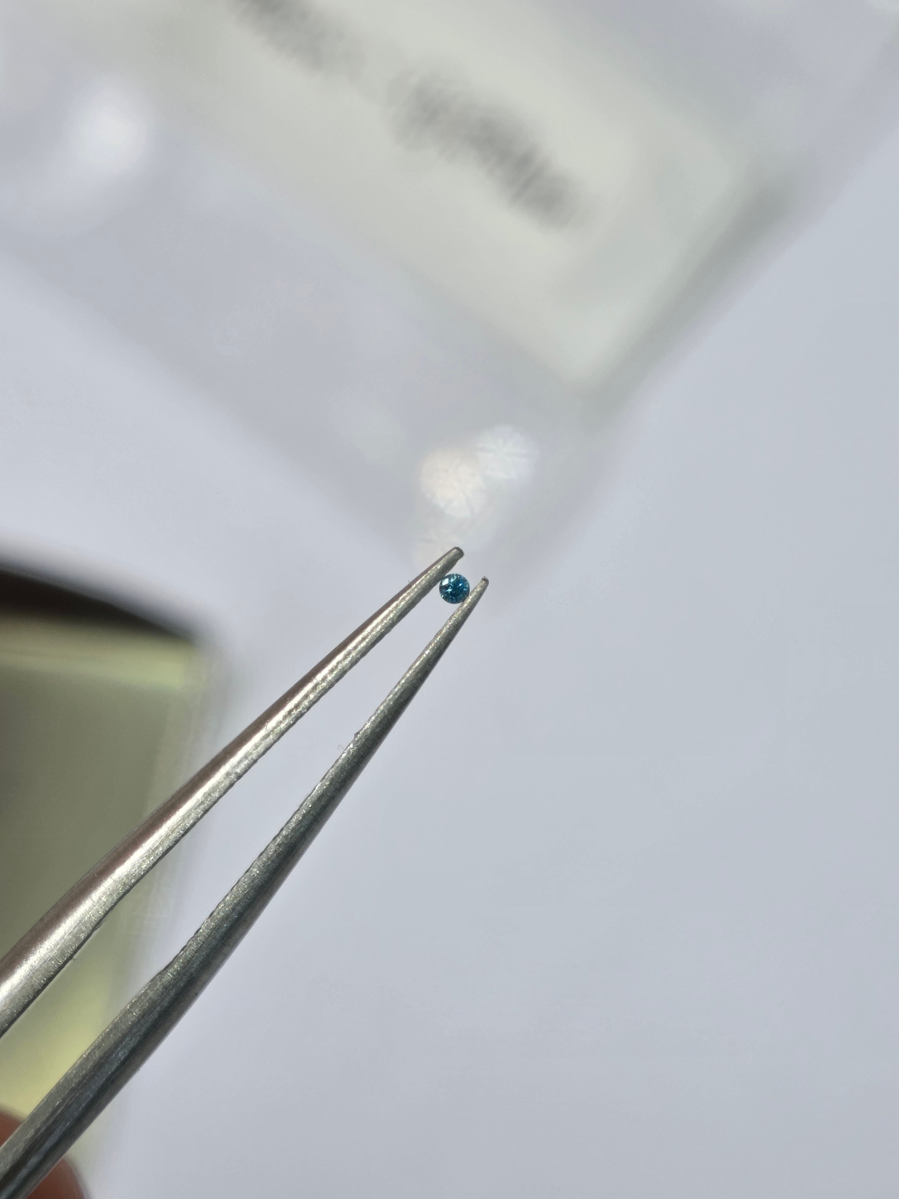 Diamante natural 0.004 ct aprox. (0.80–0.89 mm) | Color azul | Tratado