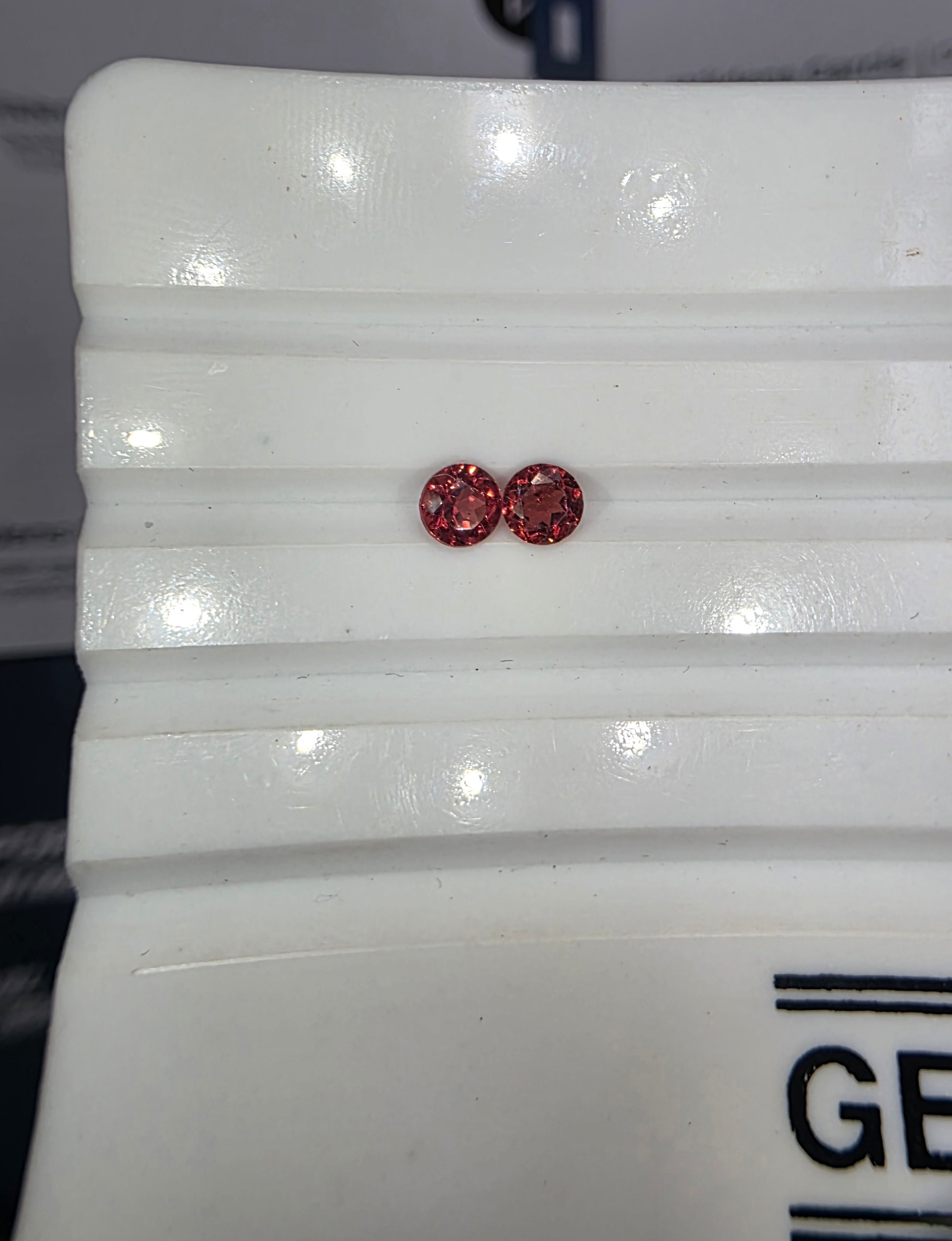 Granate natural — 0.70 ct  Pareja