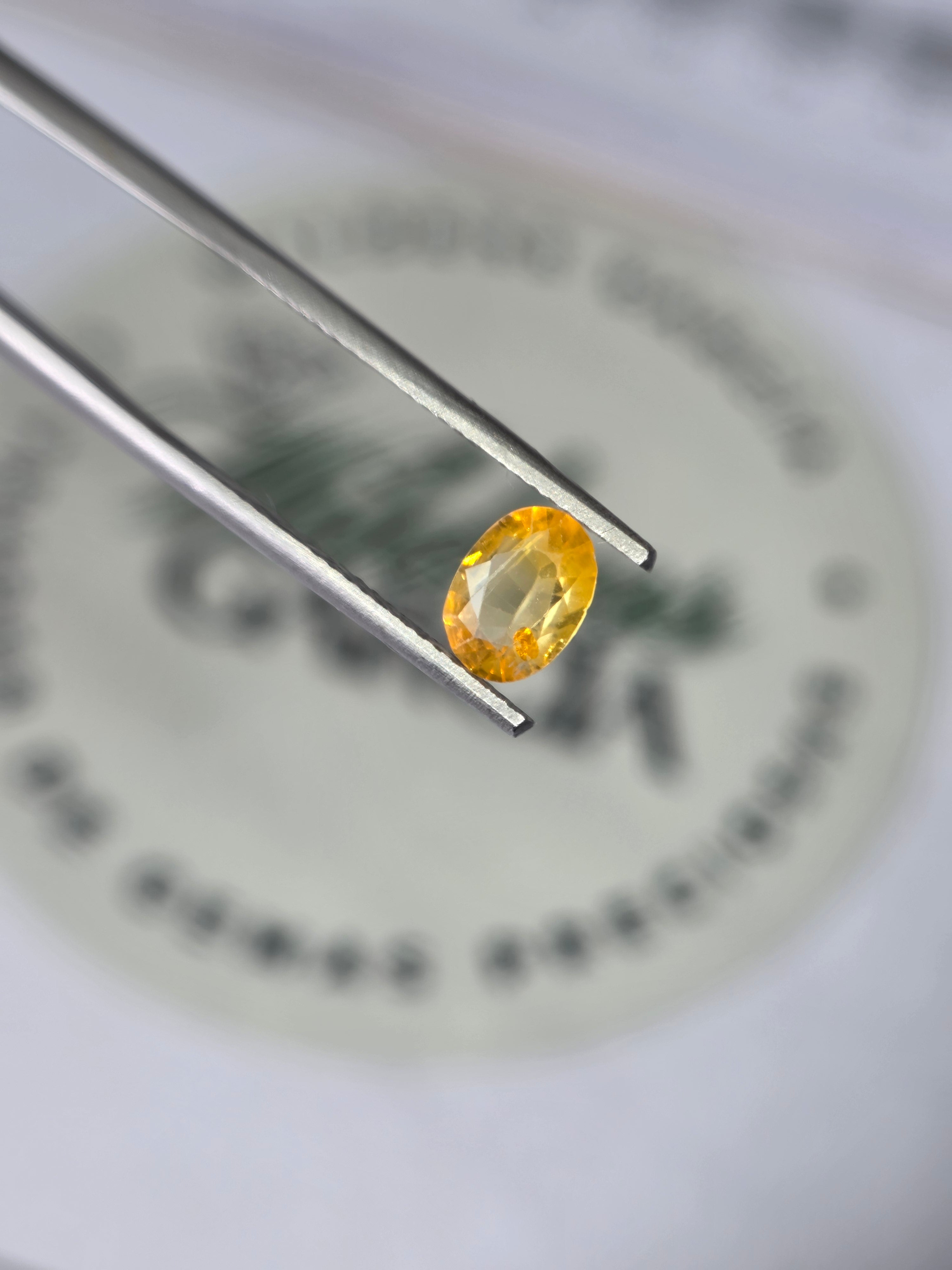 Zafiro natural 0.67 ct (6.91 × 4.99 mm) | Color durazno
