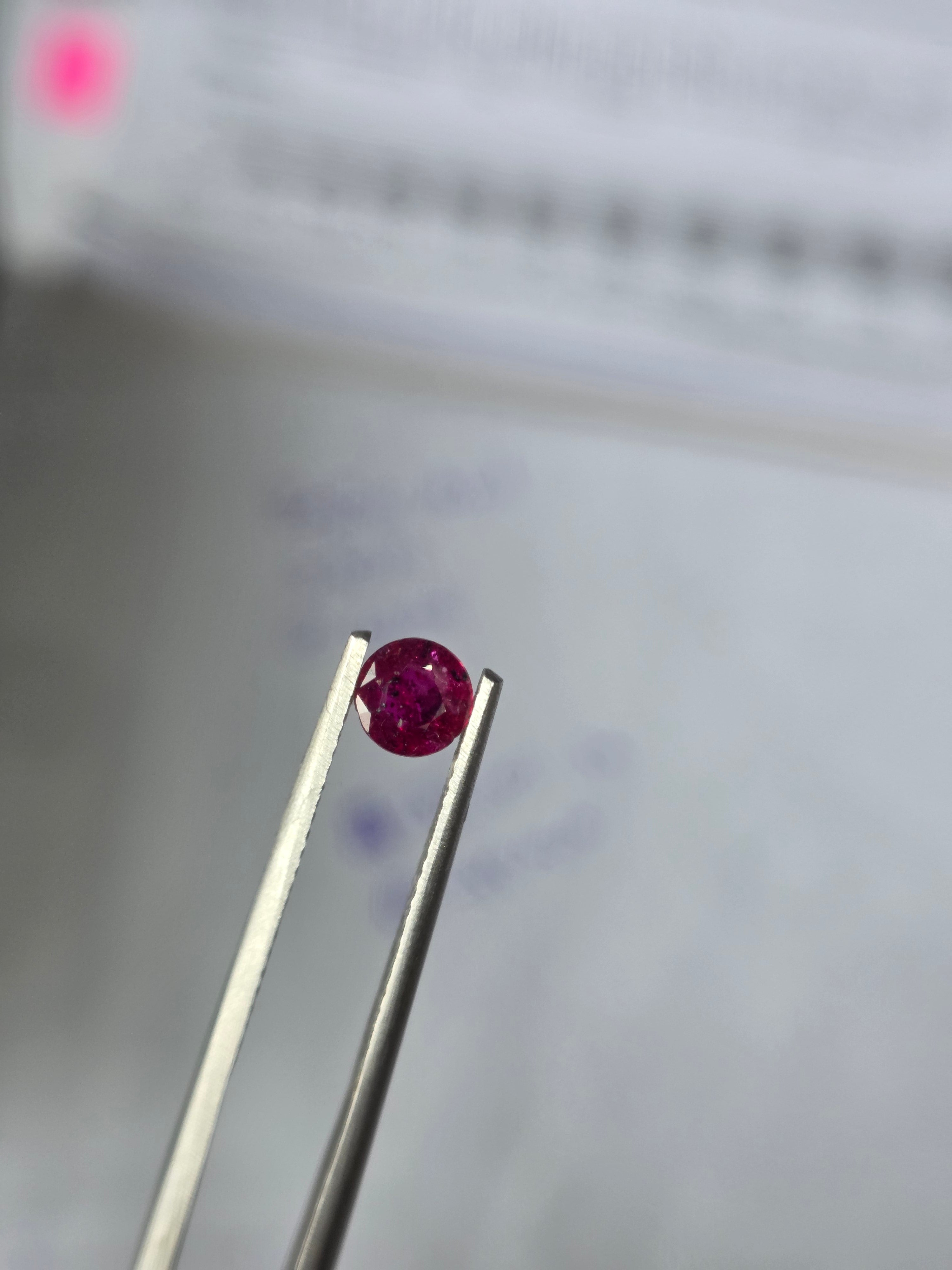 Zafiro natural 0.42 ct (4.92 × 2.10 mm) | Color rosa fucsia