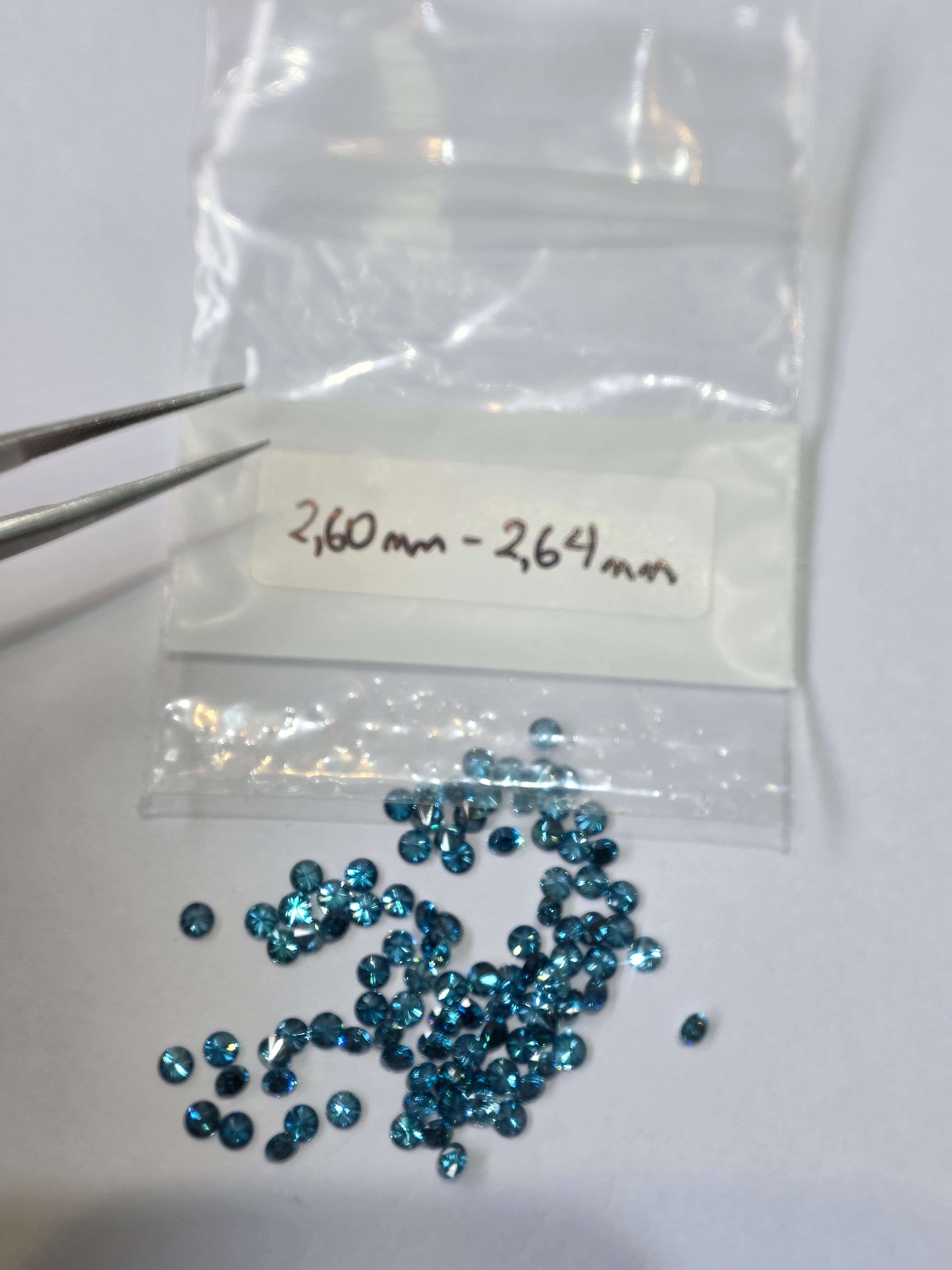 Diamante natural 0.07 ct (2.60–2.64 mm) | Color azul | Tratado