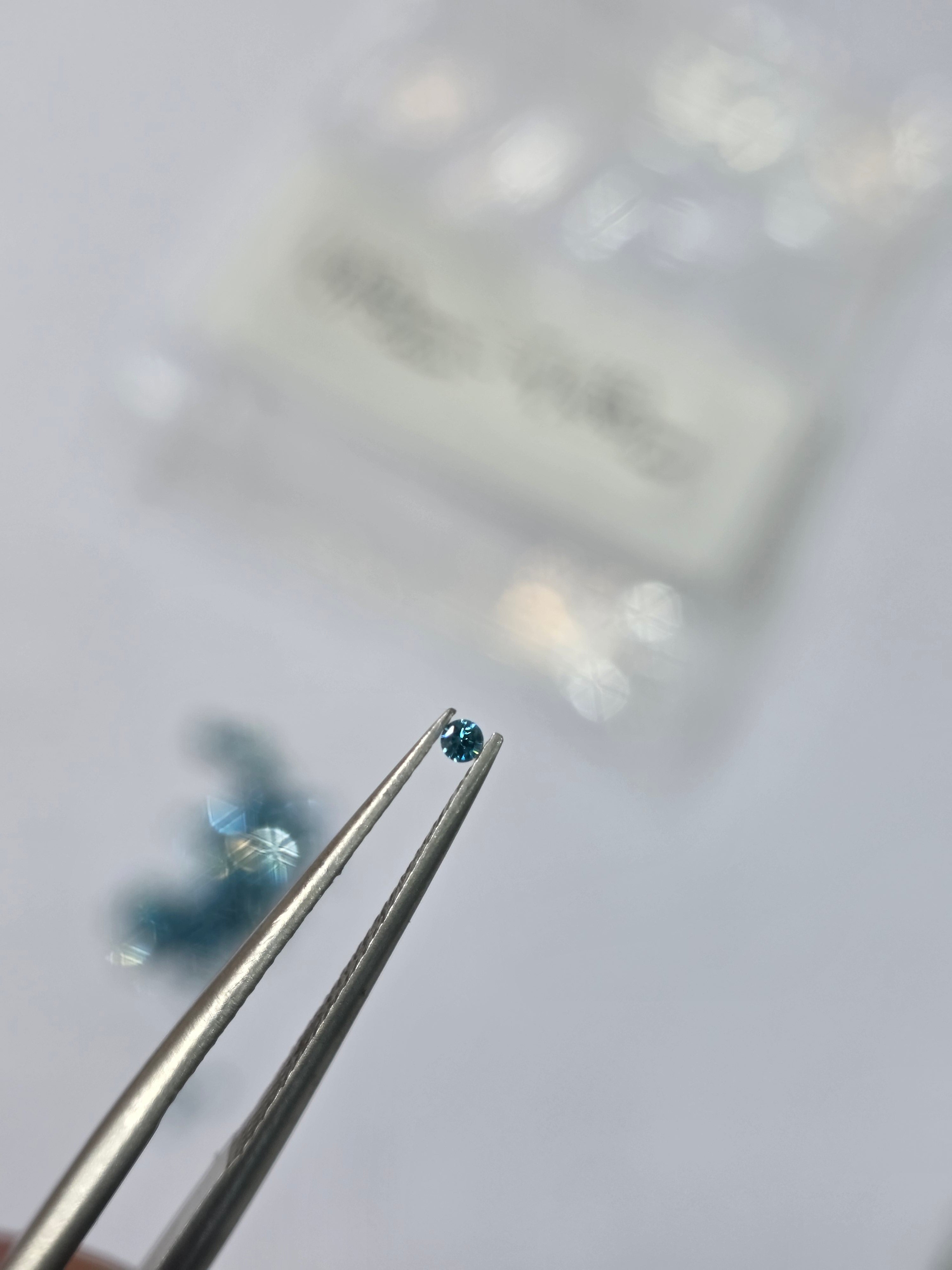 Diamante natural 0.010 ct aprox. (1.30–1.34 mm) | Color azul | Tratado