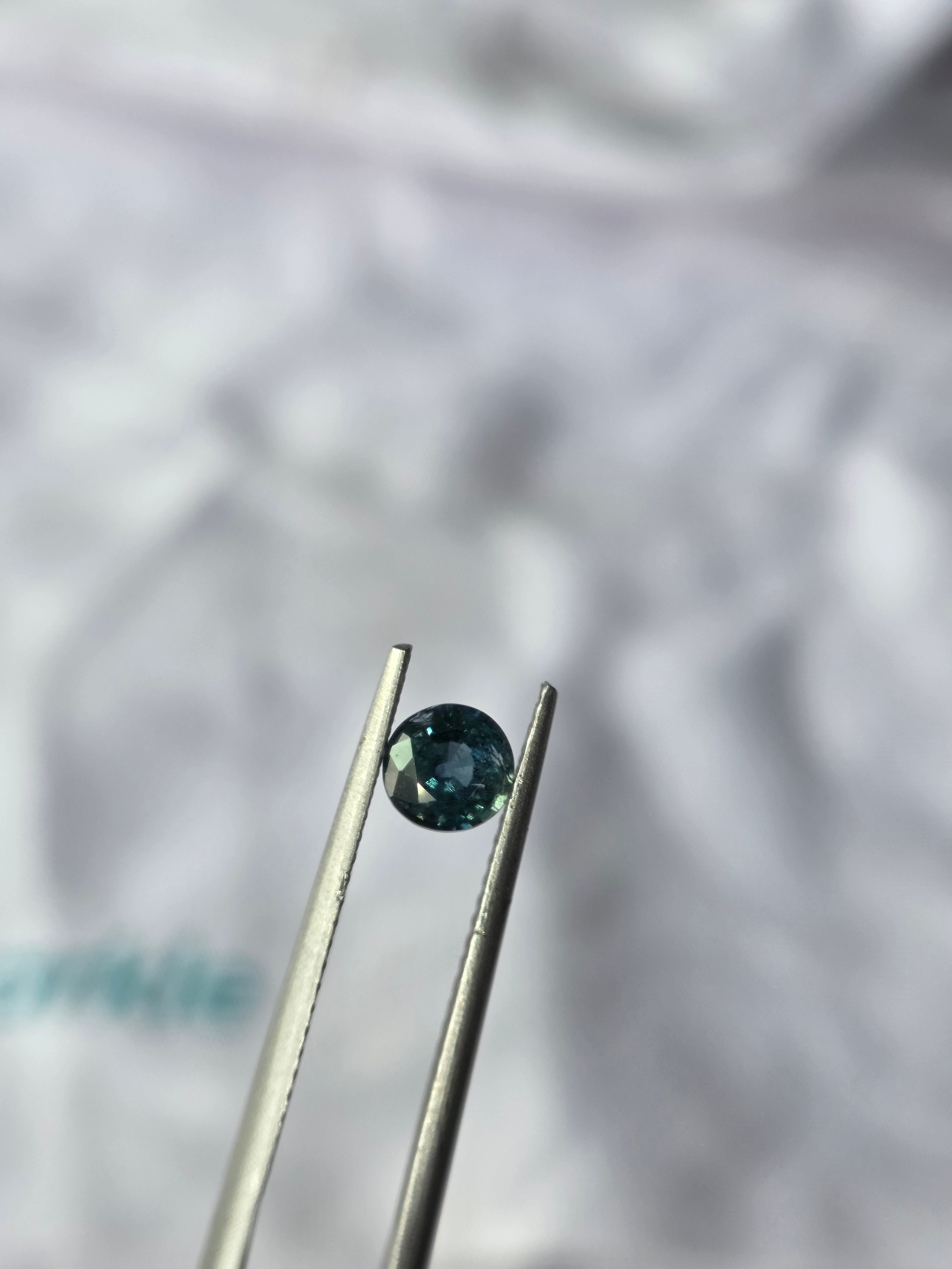 Zafiro natural 0.62 ct (4.98 × 3.03 mm) | Color azul-verde