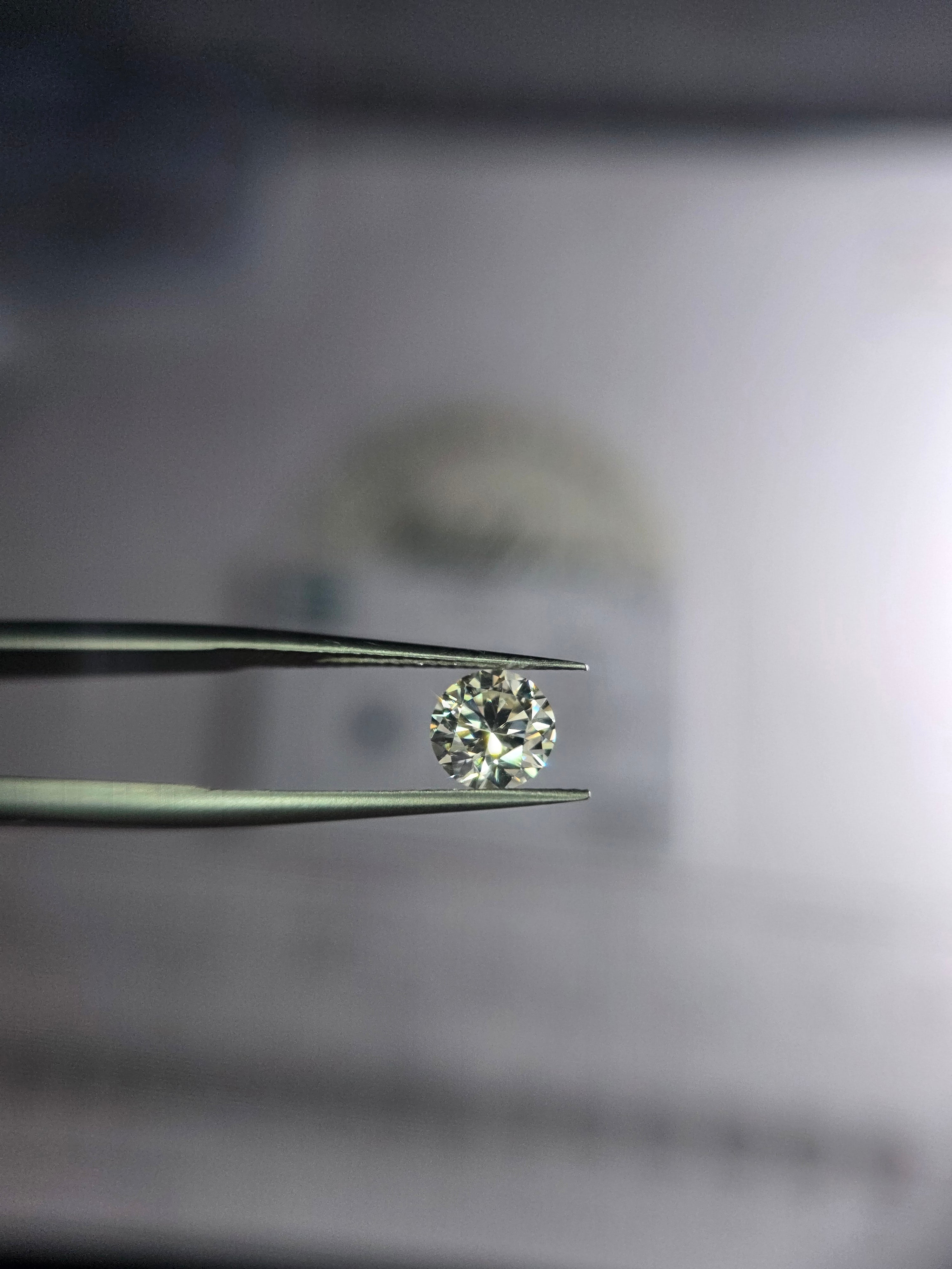 Diamante natural 0.77 ct | Color J | Claridad VS2