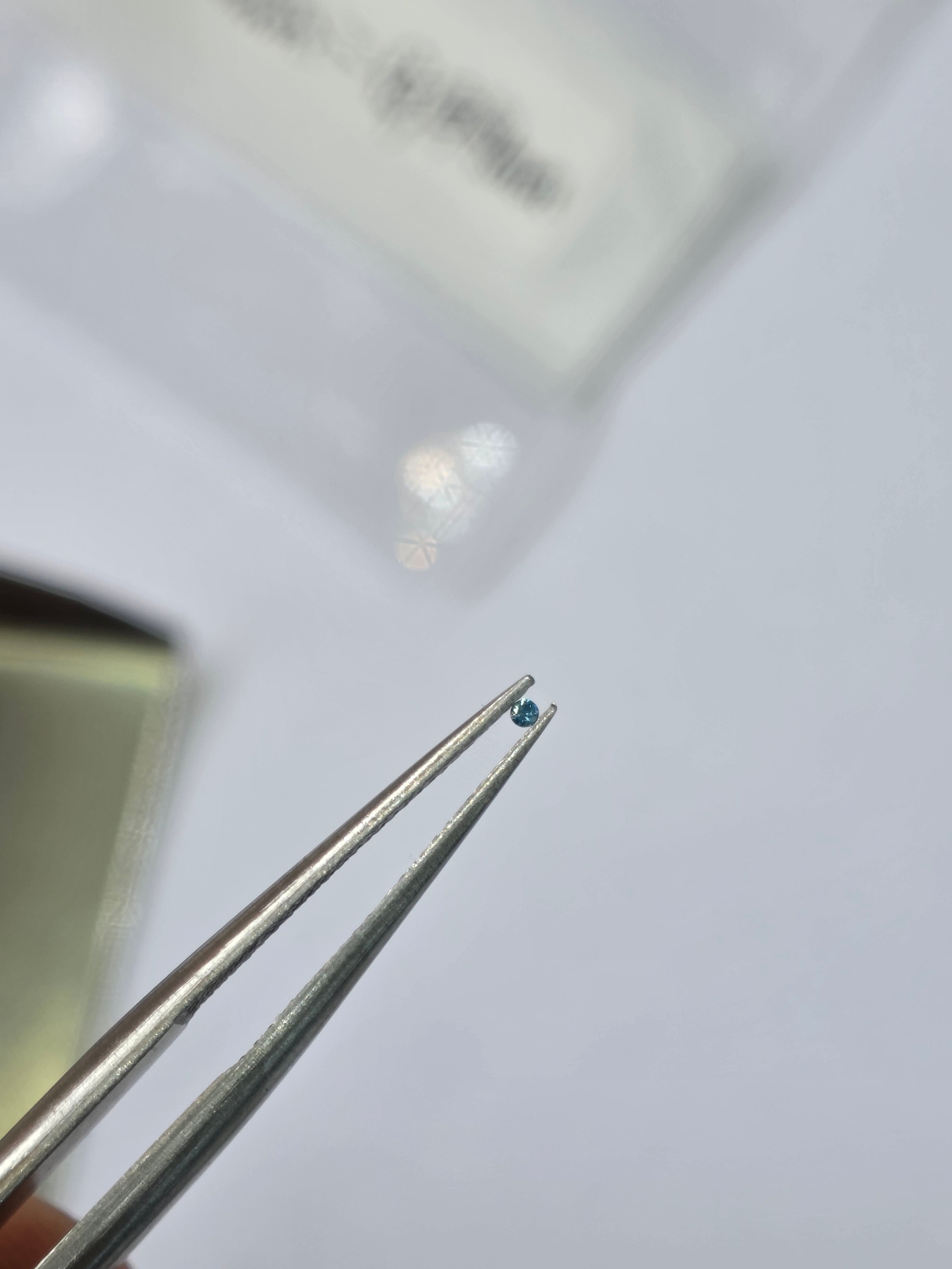 Diamante natural 0.004 ct aprox. (0.80–0.89 mm) | Color azul | Tratado
