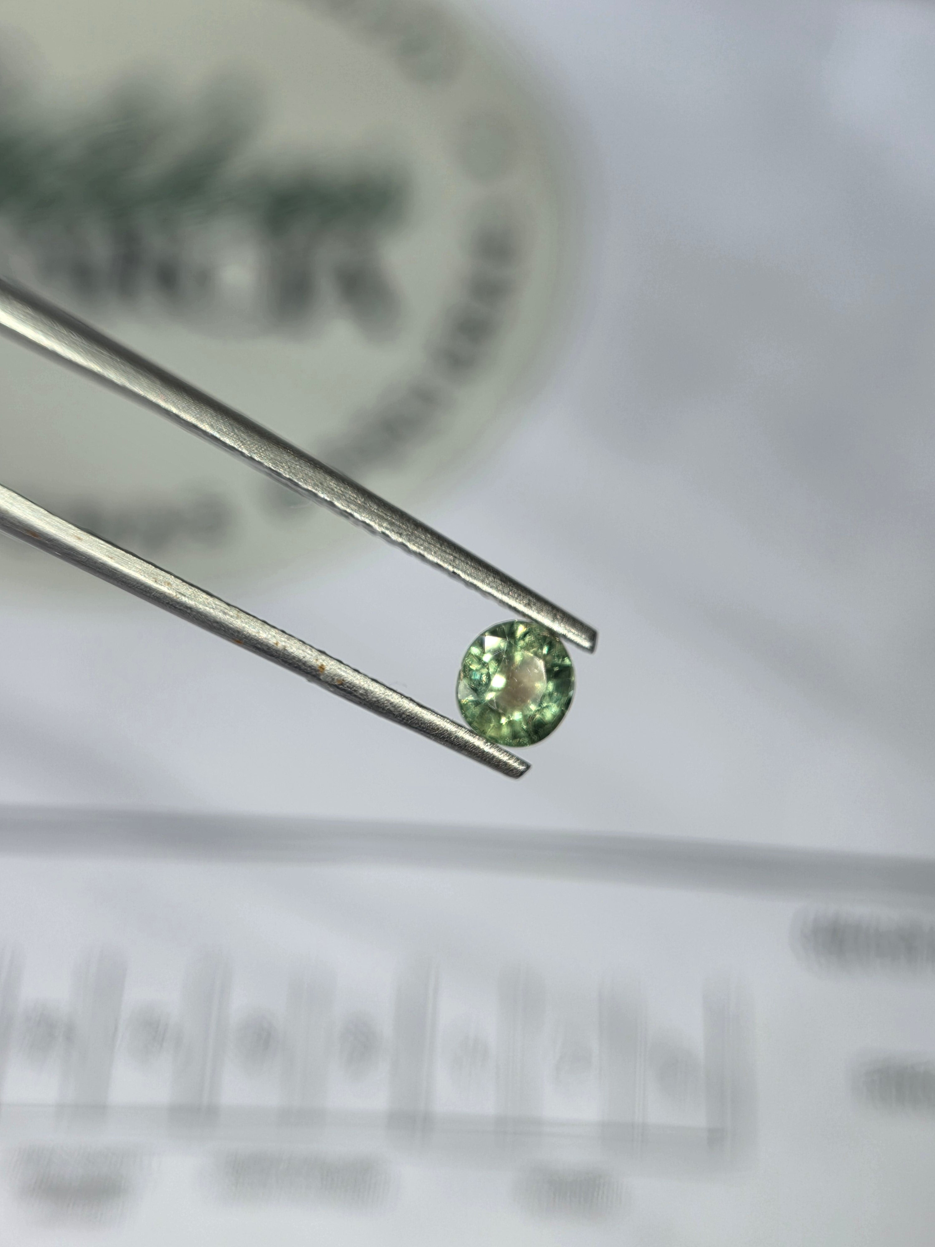 Zafiro natural 0.72 ct (5.12 × 4.73 mm) | Color verde