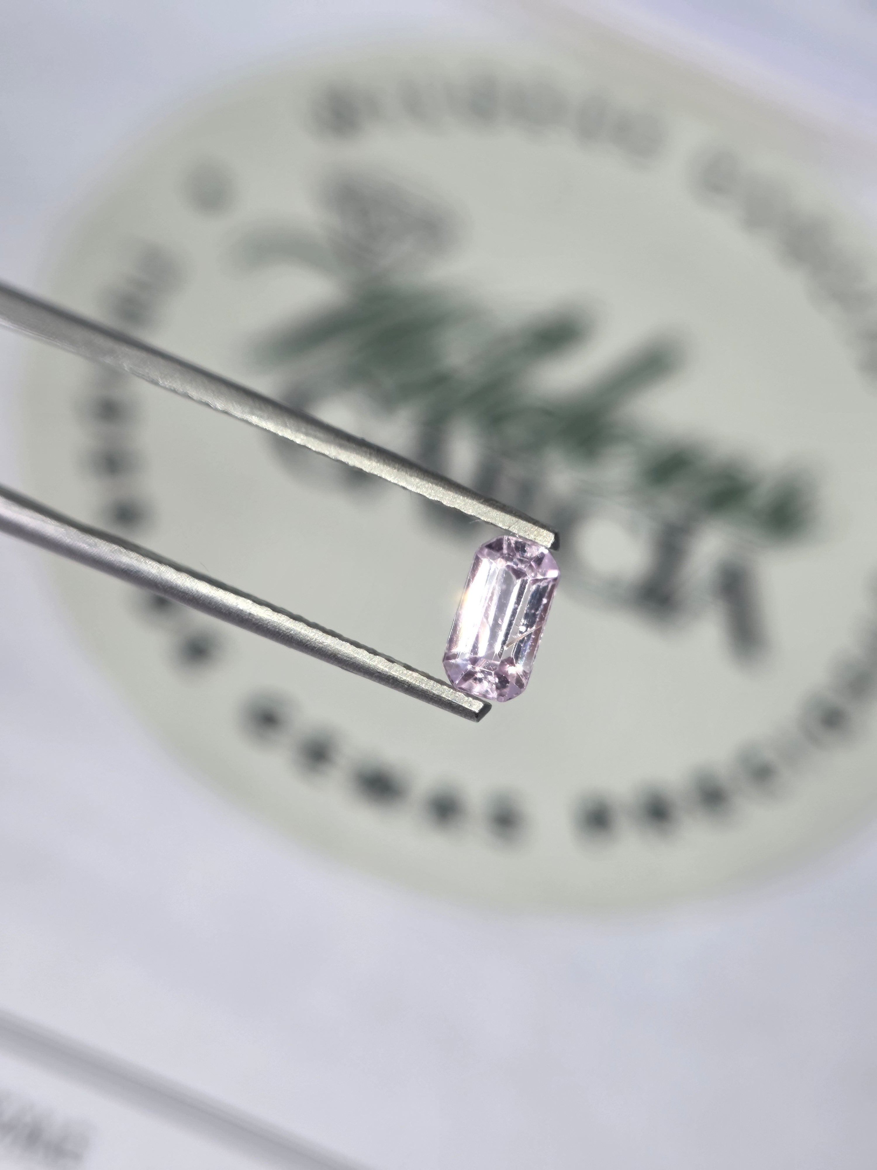 Zafiro natural 0.81 ct (6.72 × 3.67 mm) | Color rosa claro