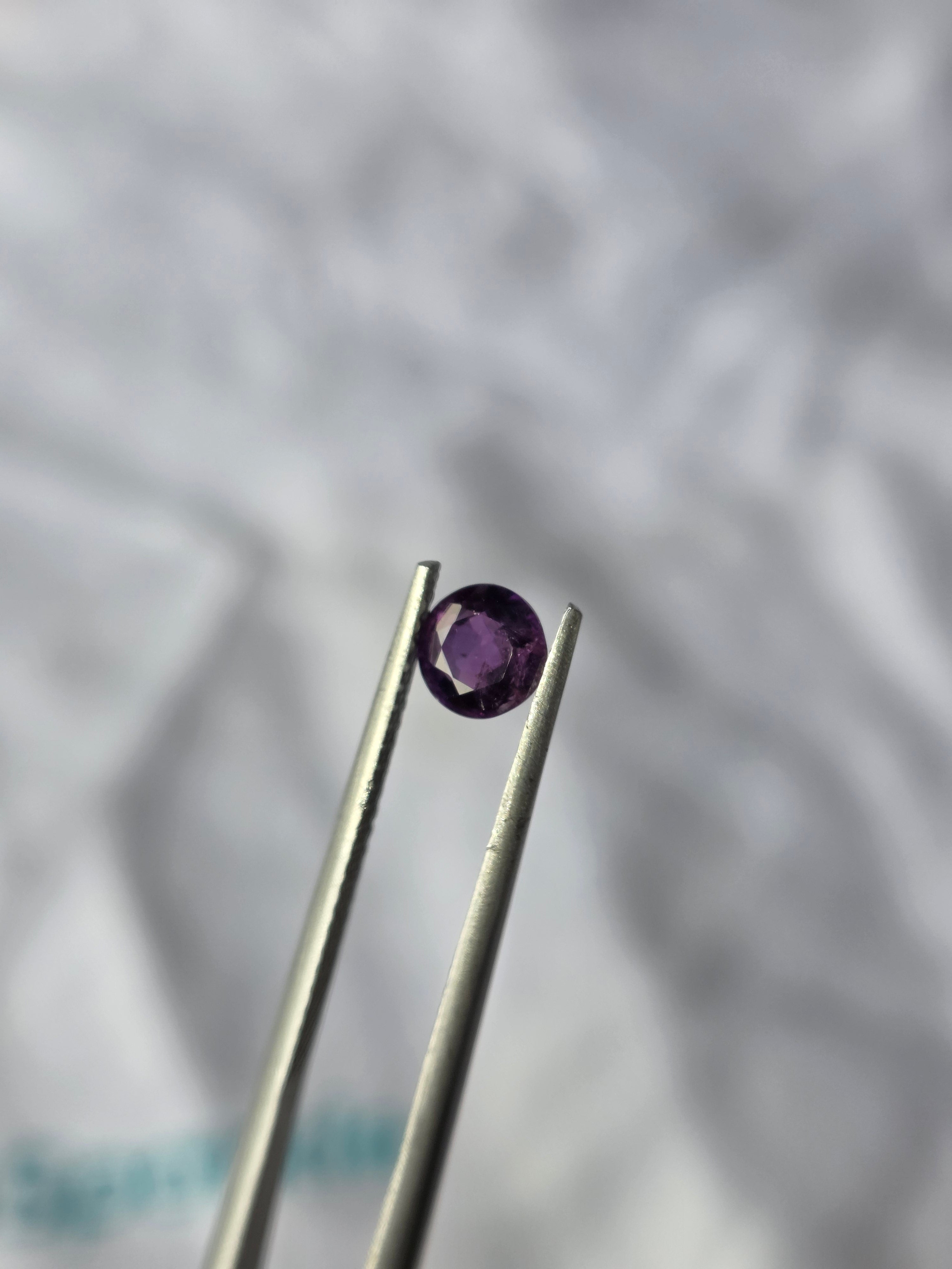 Zafiro natural 0.73 ct (5.14 × 2.94 mm) | Color violeta