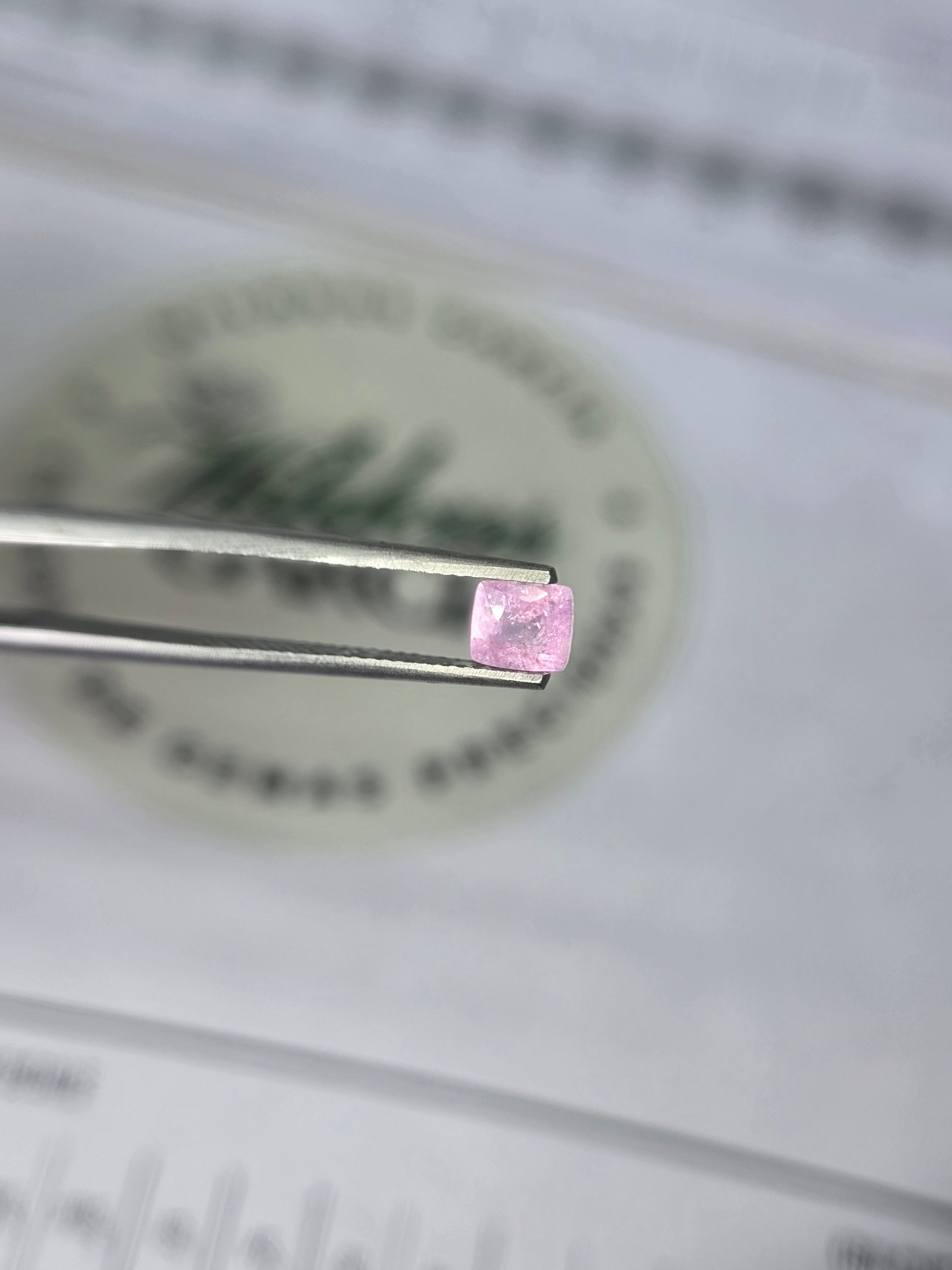 Zafiro natural 0.67 ct (5.12 × 4.56 mm) | Color palo rosa