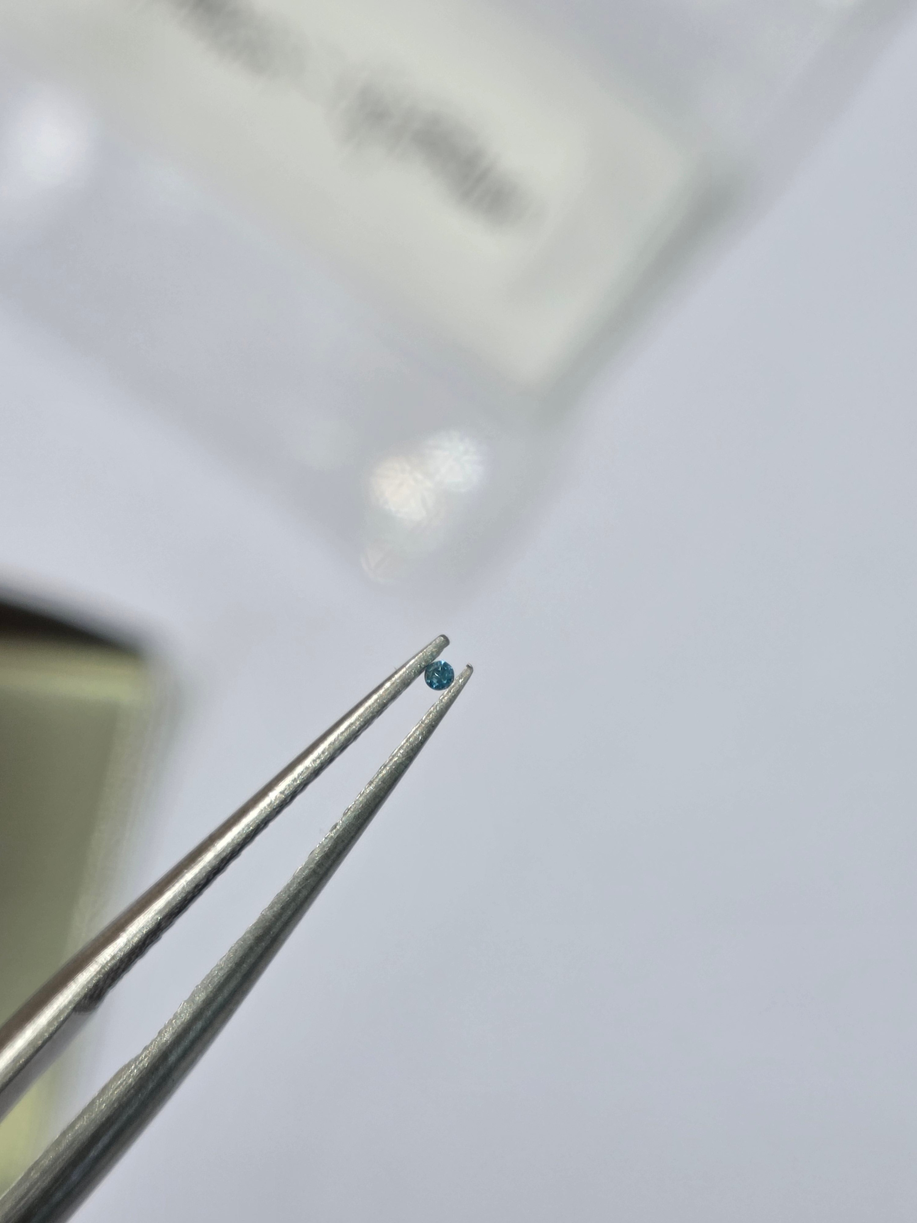 Diamante natural 0.004 ct aprox. (0.80–0.89 mm) | Color azul | Tratado