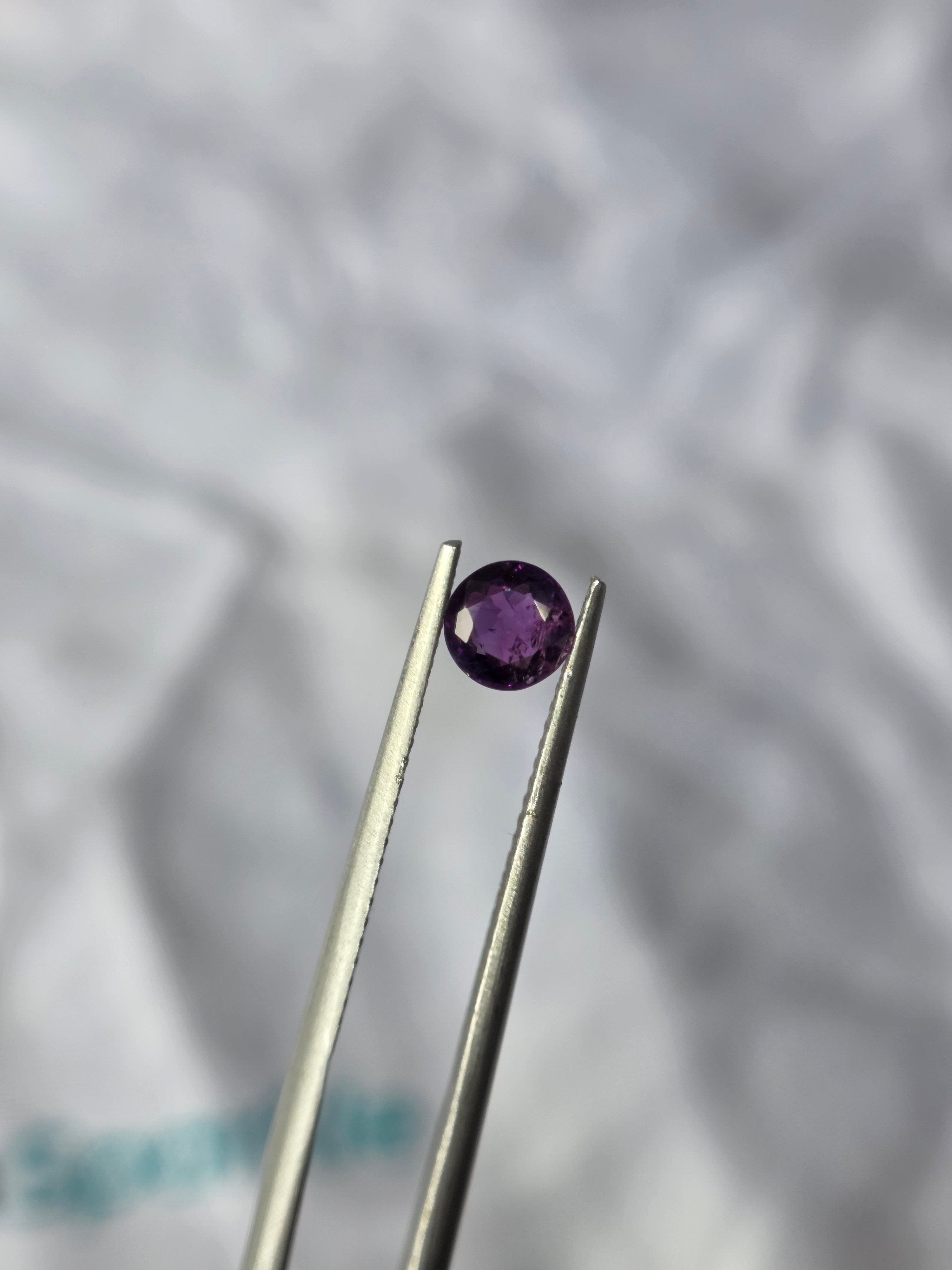 Zafiro natural 0.73 ct (5.14 × 2.94 mm) | Color violeta