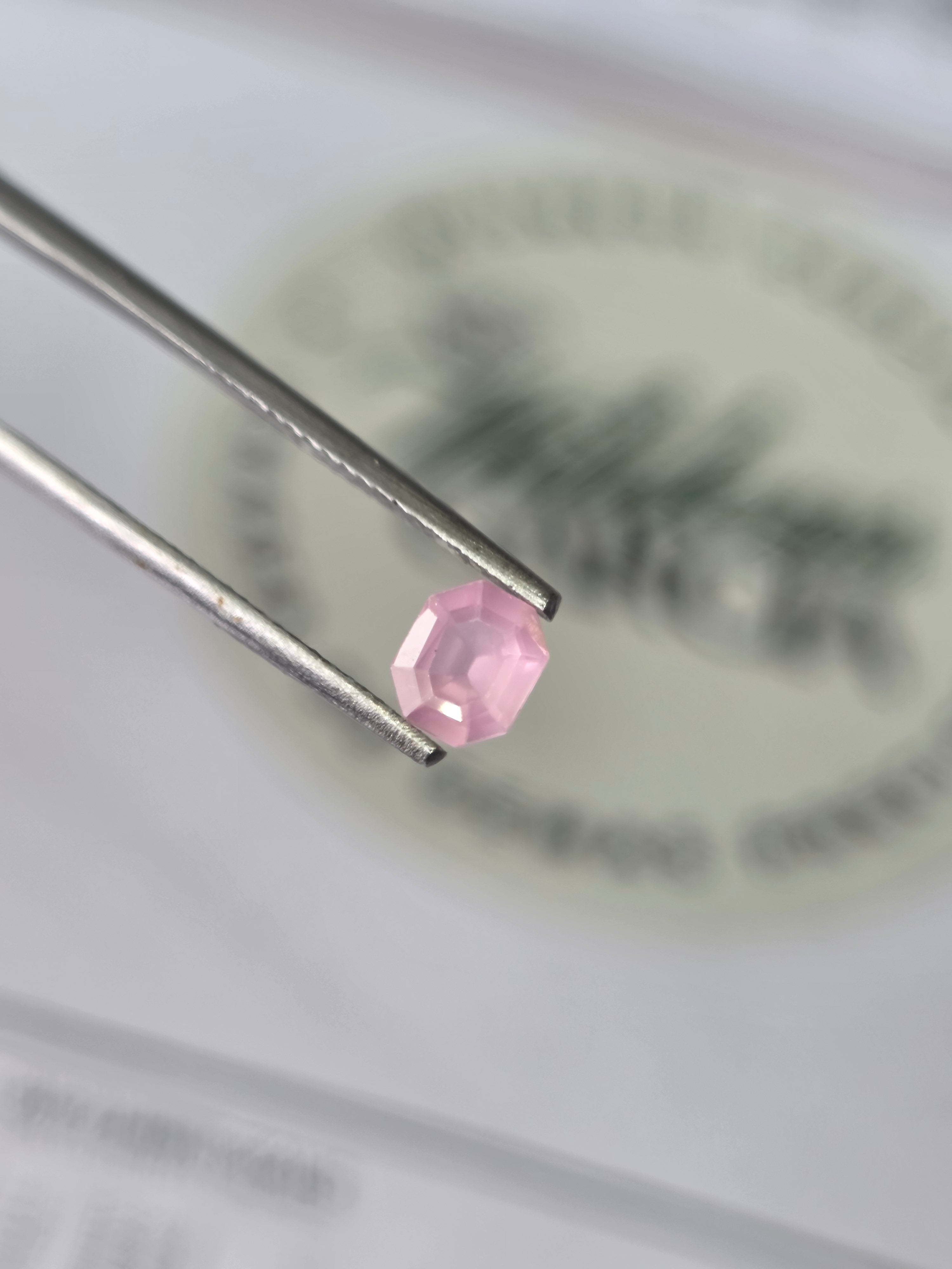 Zafiro natural 0.52 ct (5.36 × 4.39 mm) | Color rosa suave | Talla octagonal