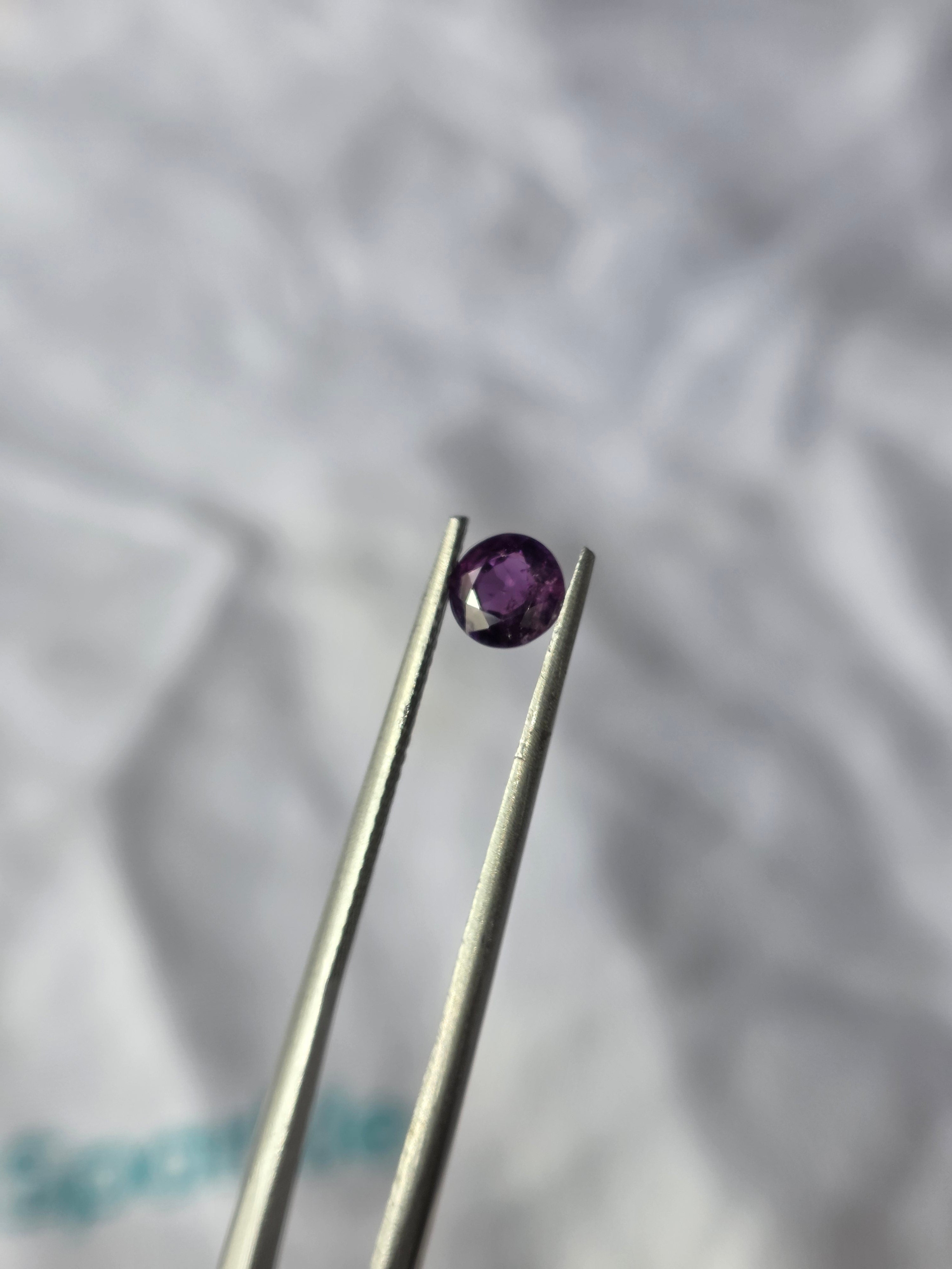 Zafiro natural 0.73 ct (5.14 × 2.94 mm) | Color violeta