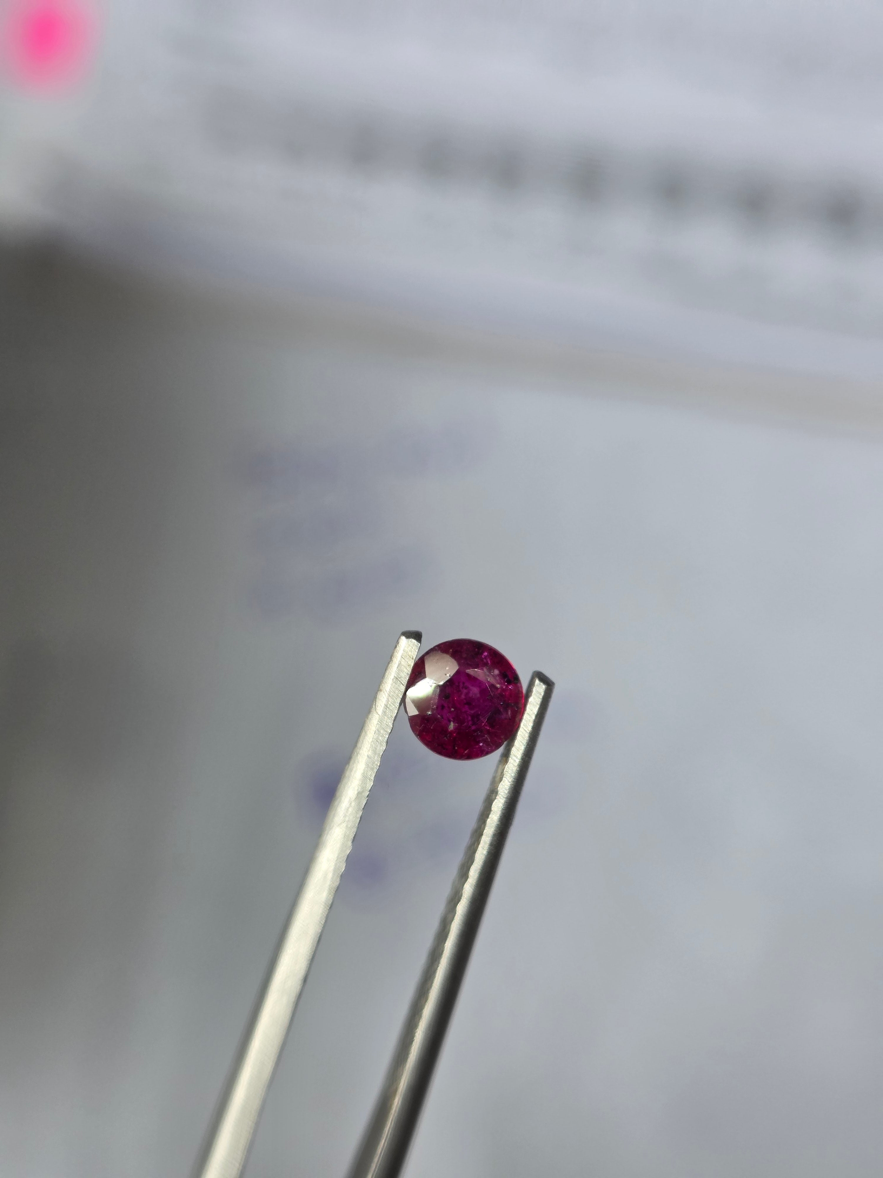 Zafiro natural 0.42 ct (4.92 × 2.10 mm) | Color rosa fucsia