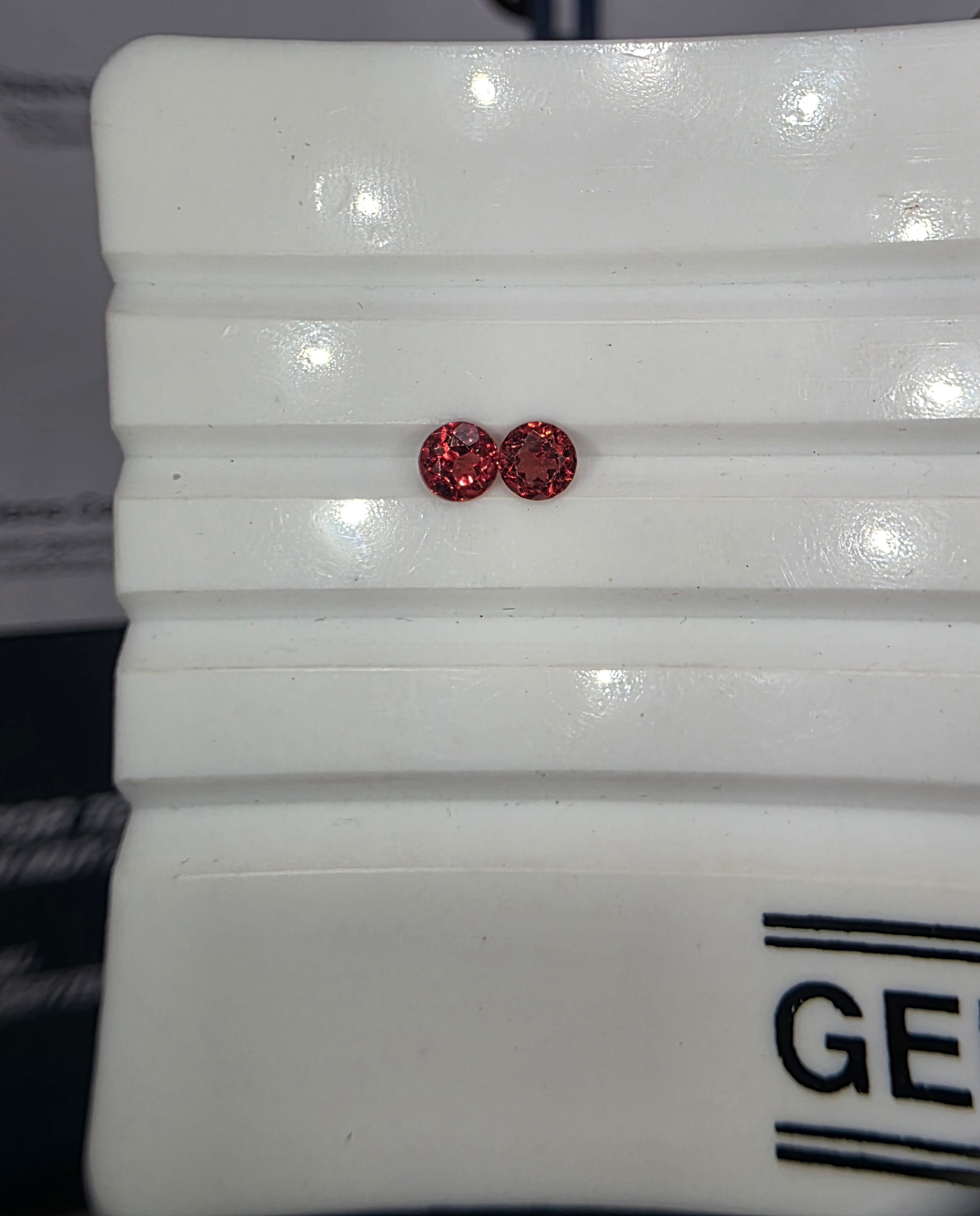 Granate natural — 0.70 ct  Pareja