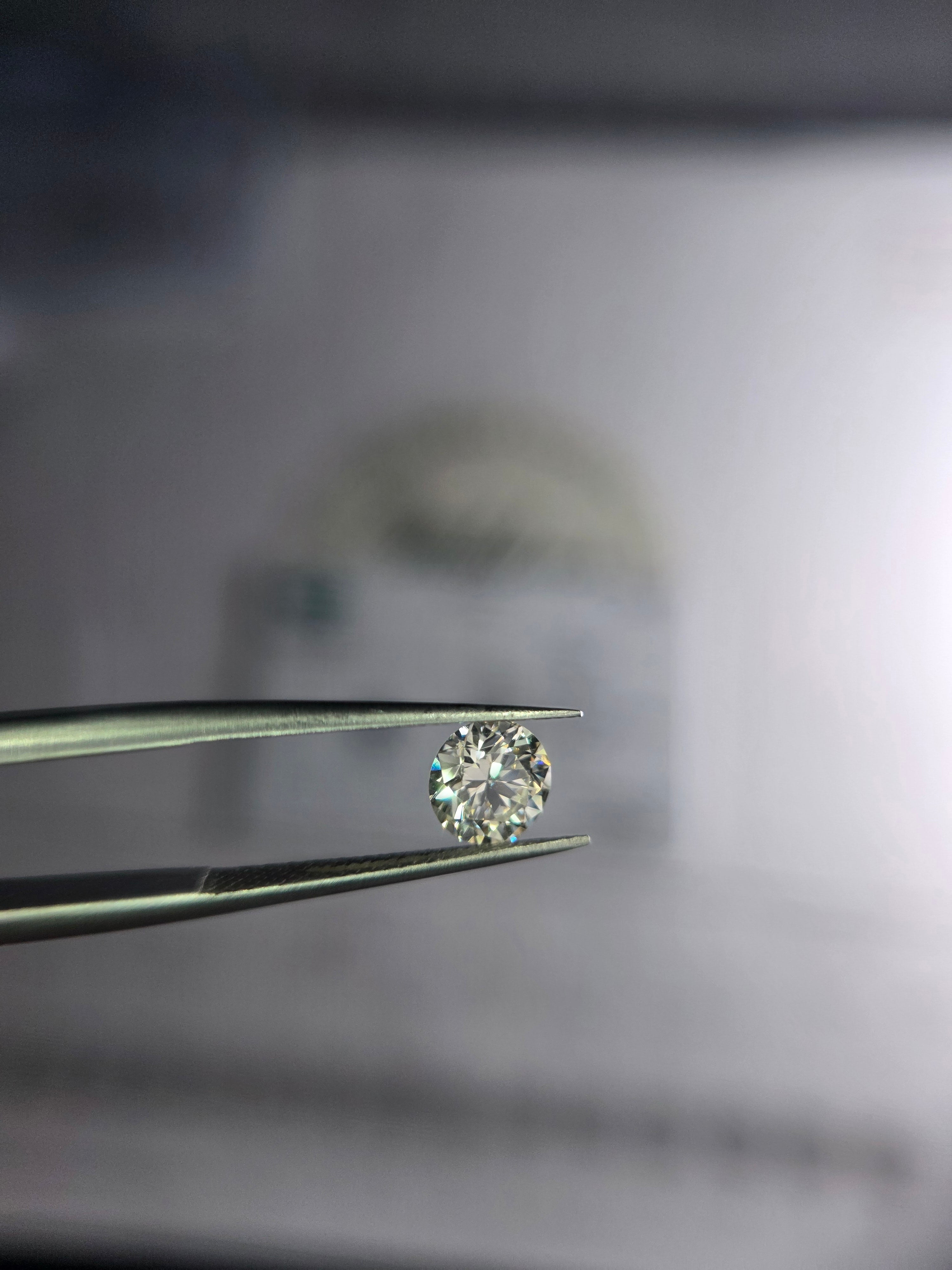 Diamante natural 0.77 ct | Color J | Claridad VS2