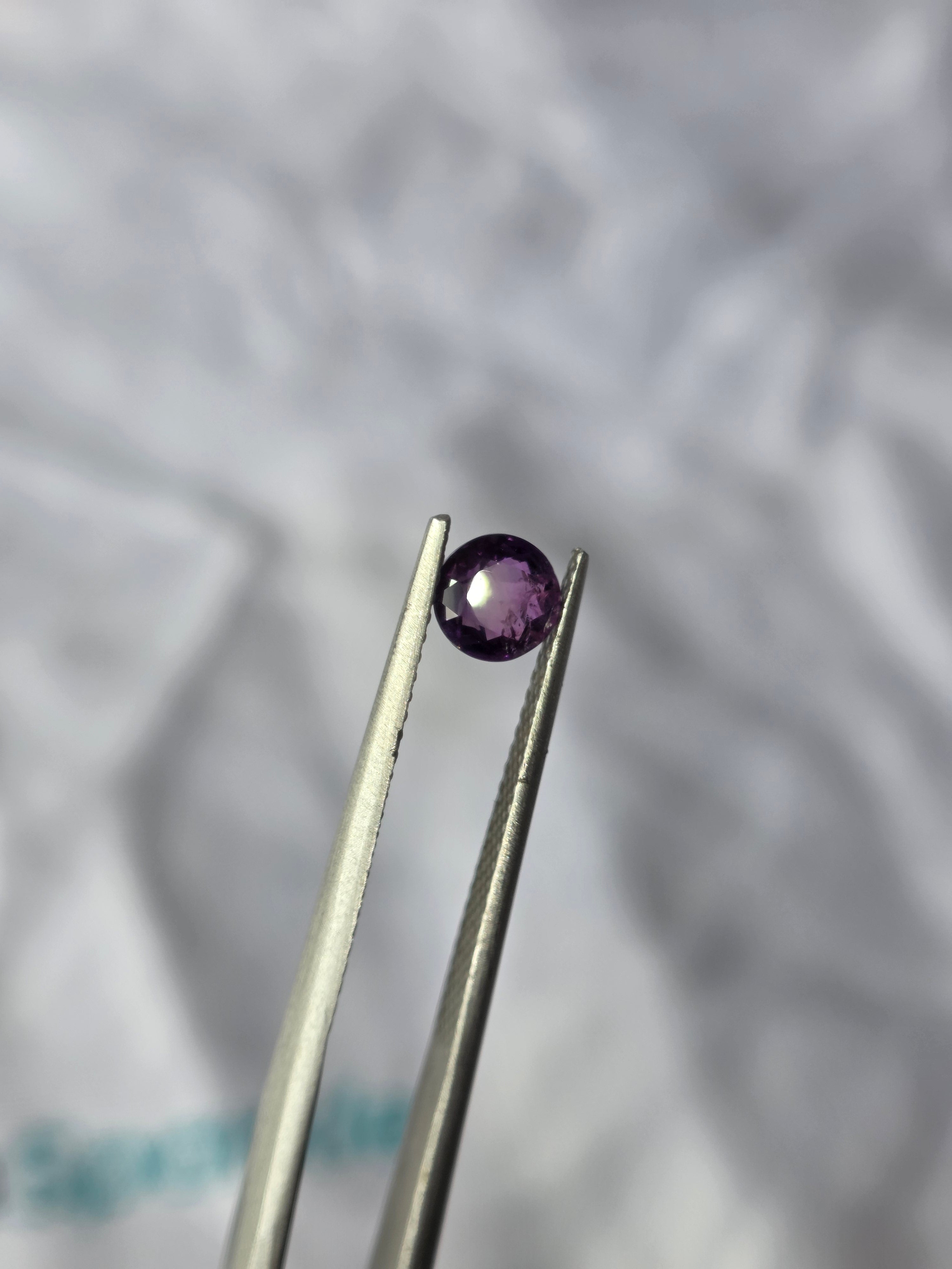 Zafiro natural 0.73 ct (5.14 × 2.94 mm) | Color violeta