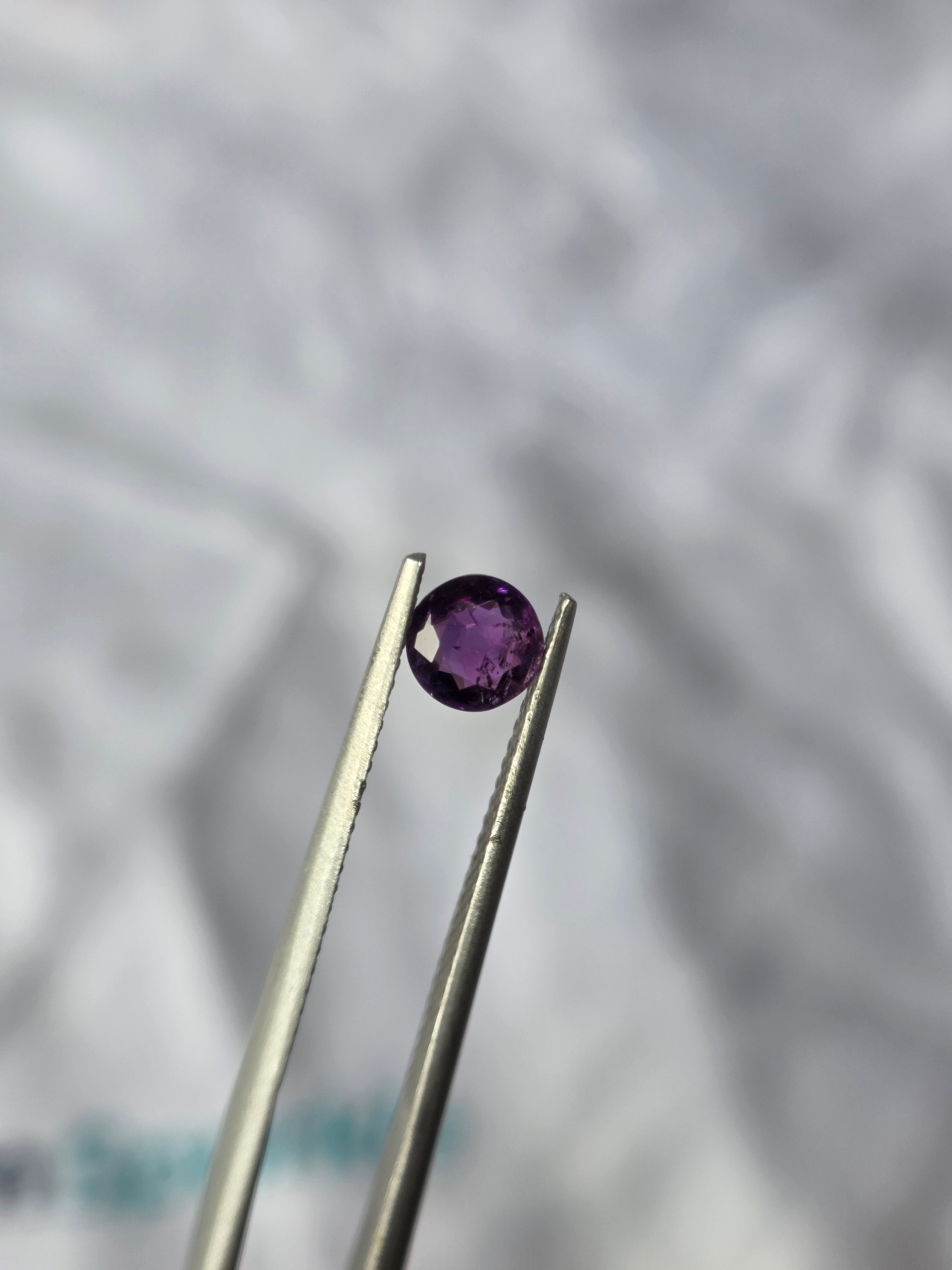 Zafiro natural 0.73 ct (5.14 × 2.94 mm) | Color violeta