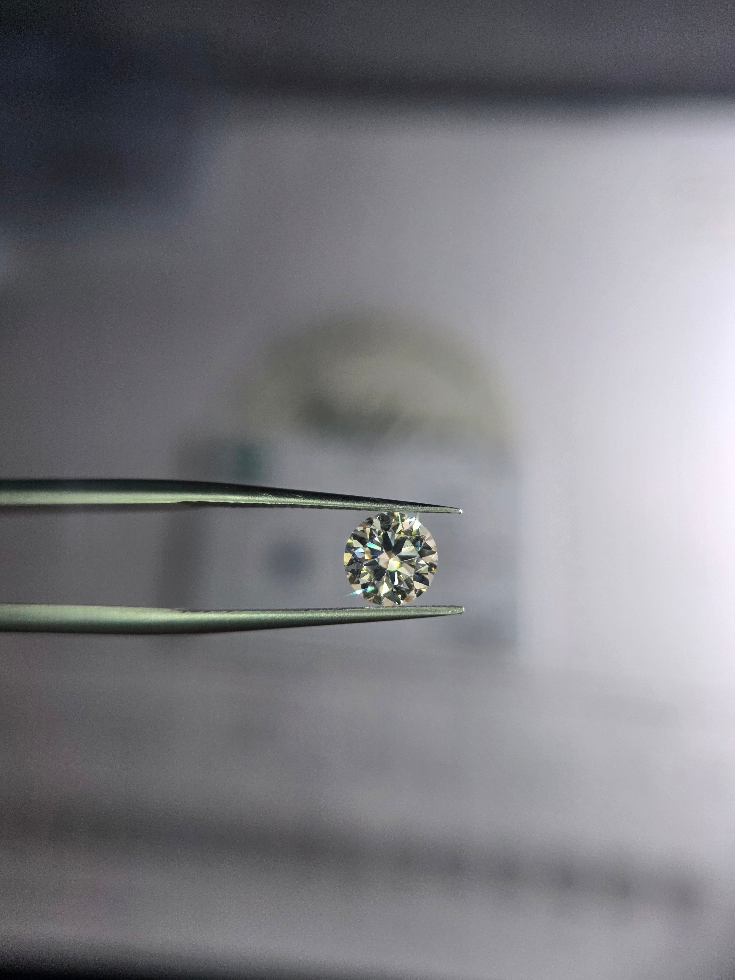 Diamante natural 0.77 ct | Color J | Claridad VS2
