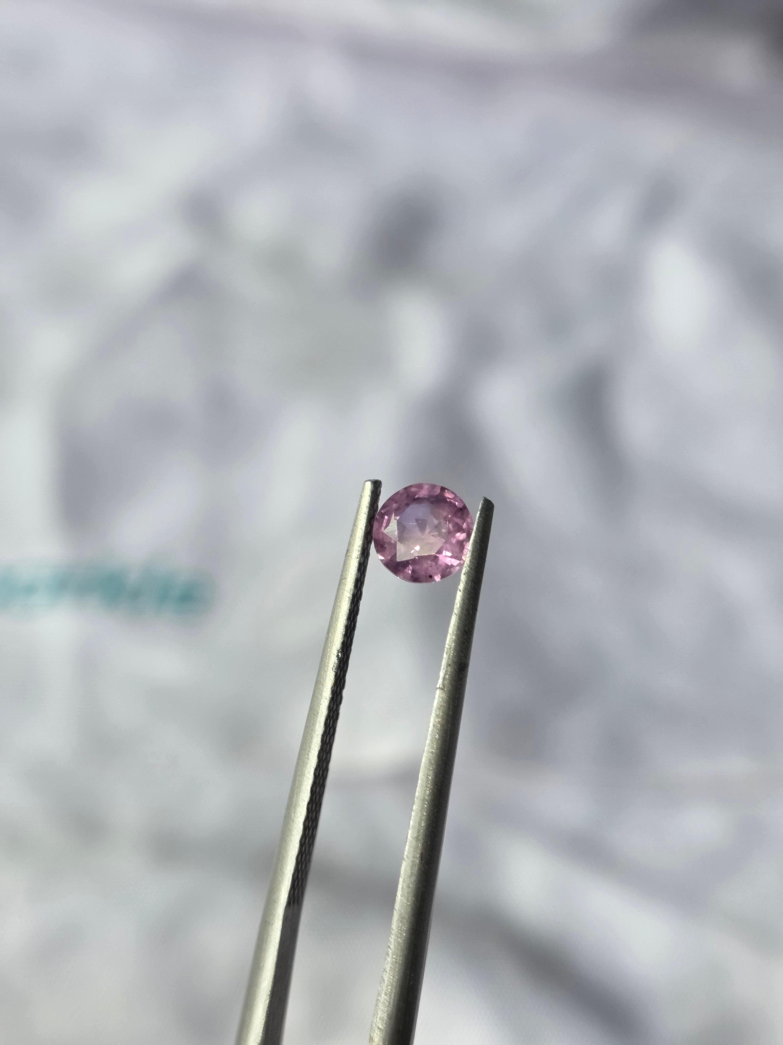 Zafiro natural 0.61 ct (5.01 × 3.21 mm) | Color palo rosa