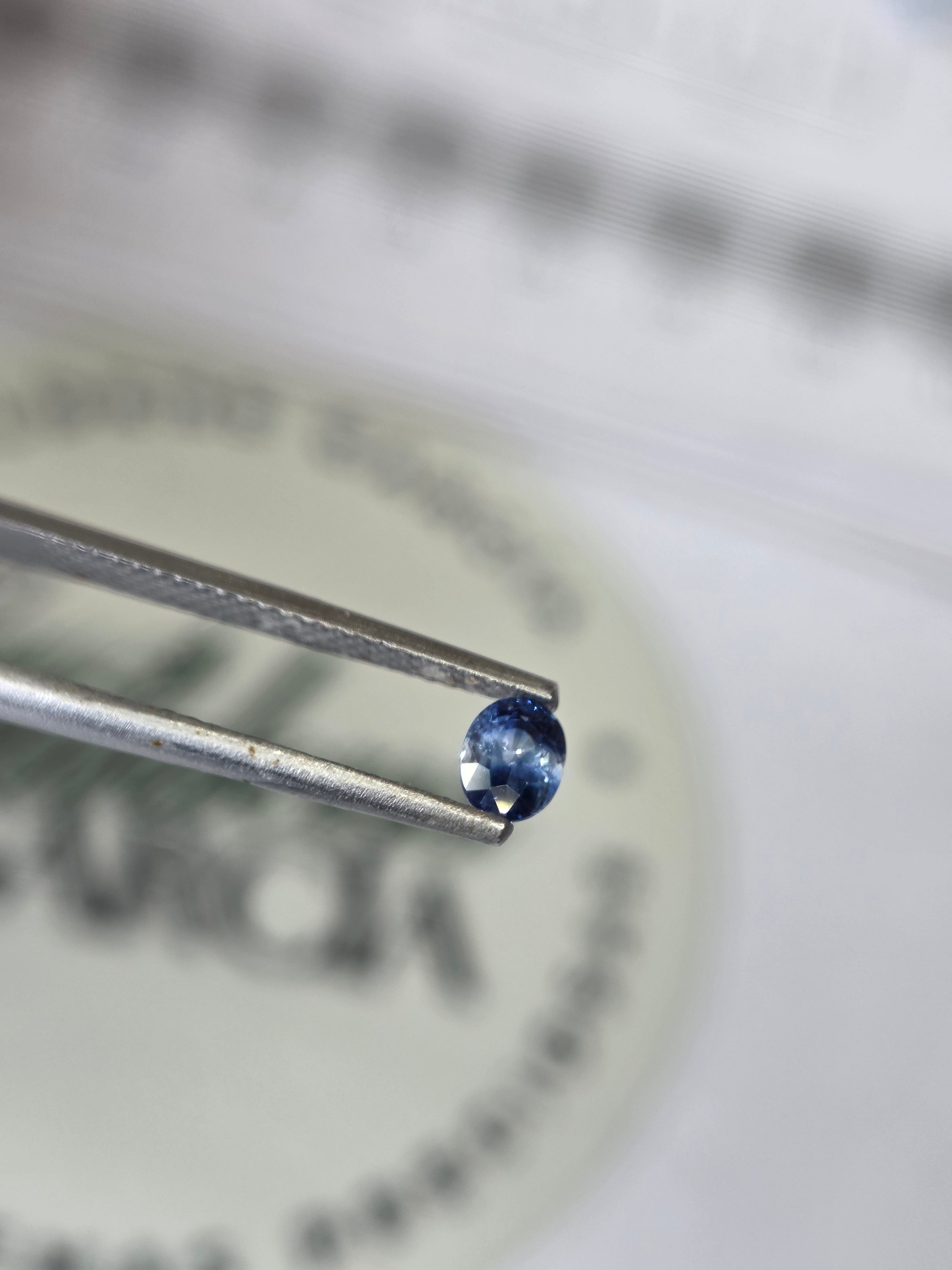 Zafiro natural 0.43 ct (4.56 × 3.59 mm) | Color azul profundo | Talla ovalada