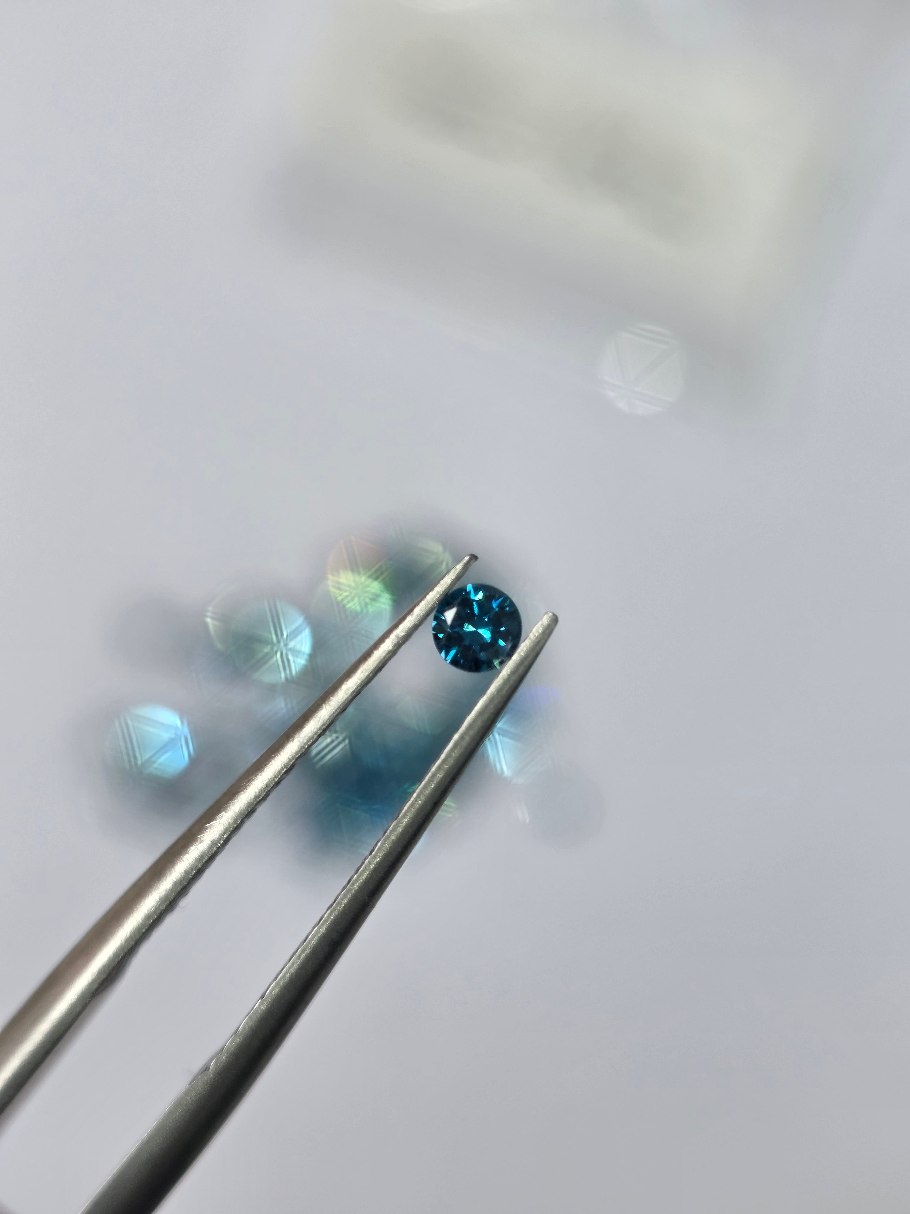 Diamante natural 0.07 ct (2.60–2.64 mm) | Color azul | Tratado
