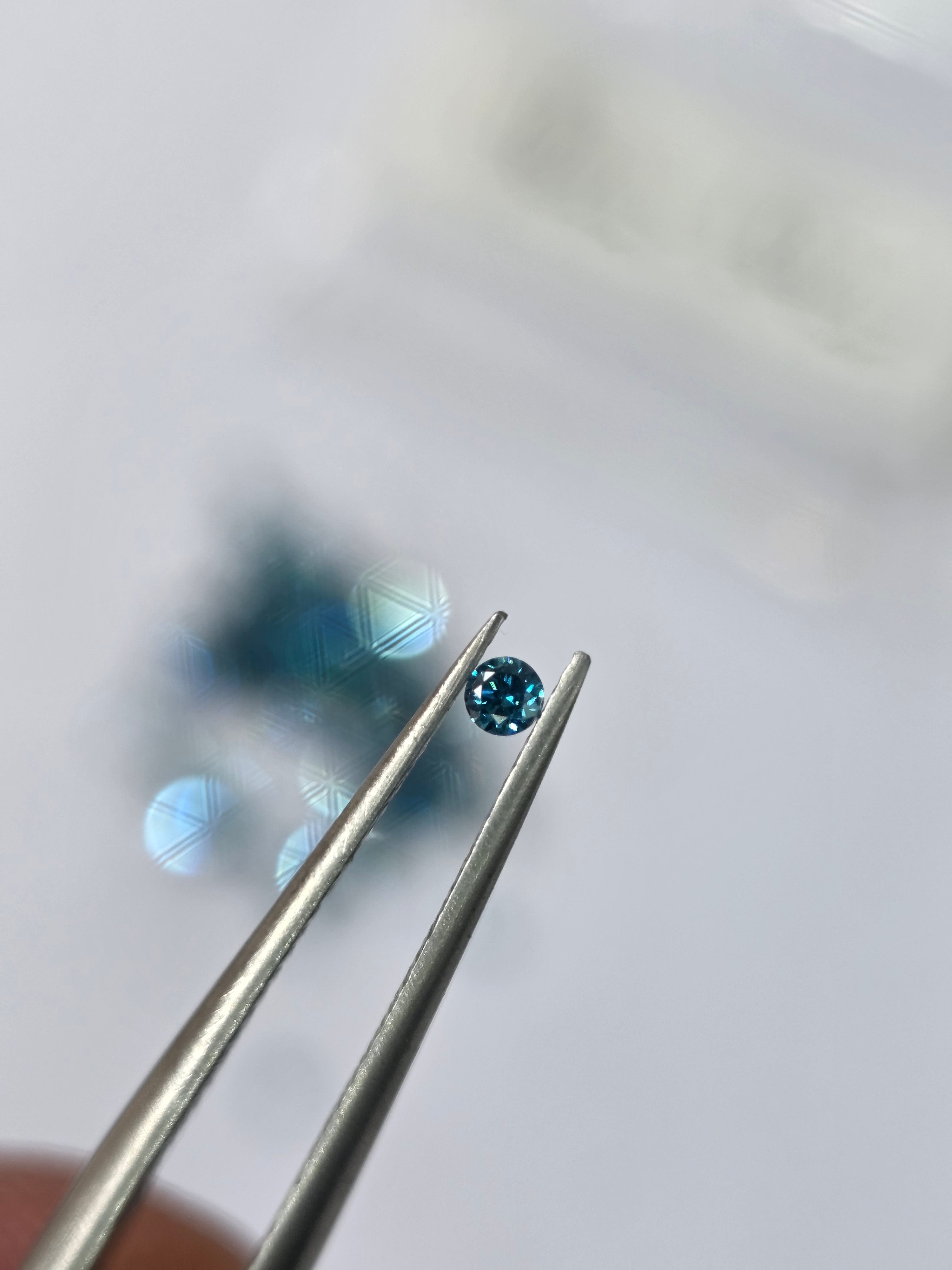 Diamante natural 0.032 ct aprox. (1.90–1.94 mm) | Color azul | Tratado
