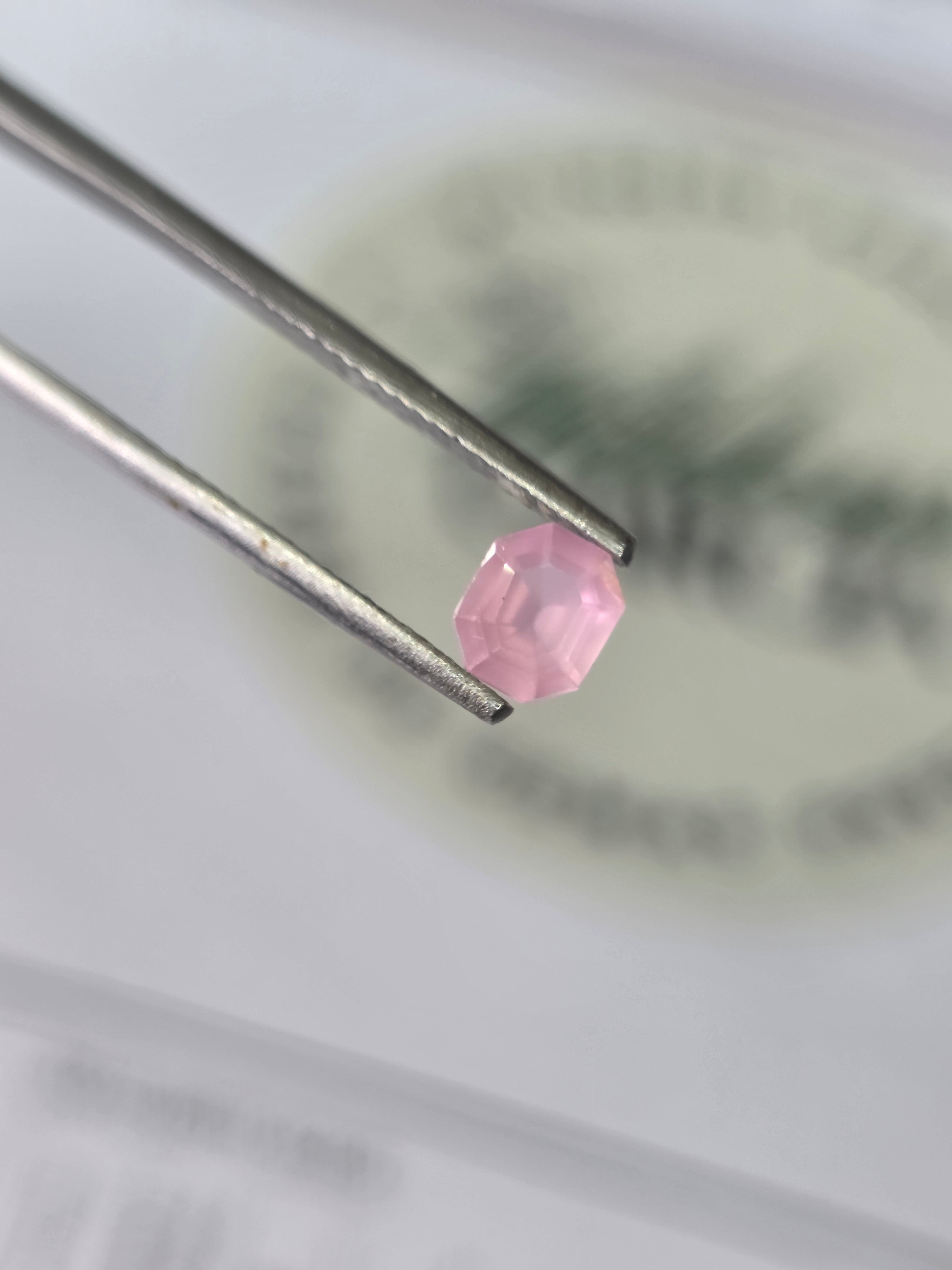Zafiro natural 0.52 ct (5.36 × 4.39 mm) | Color rosa suave | Talla octagonal
