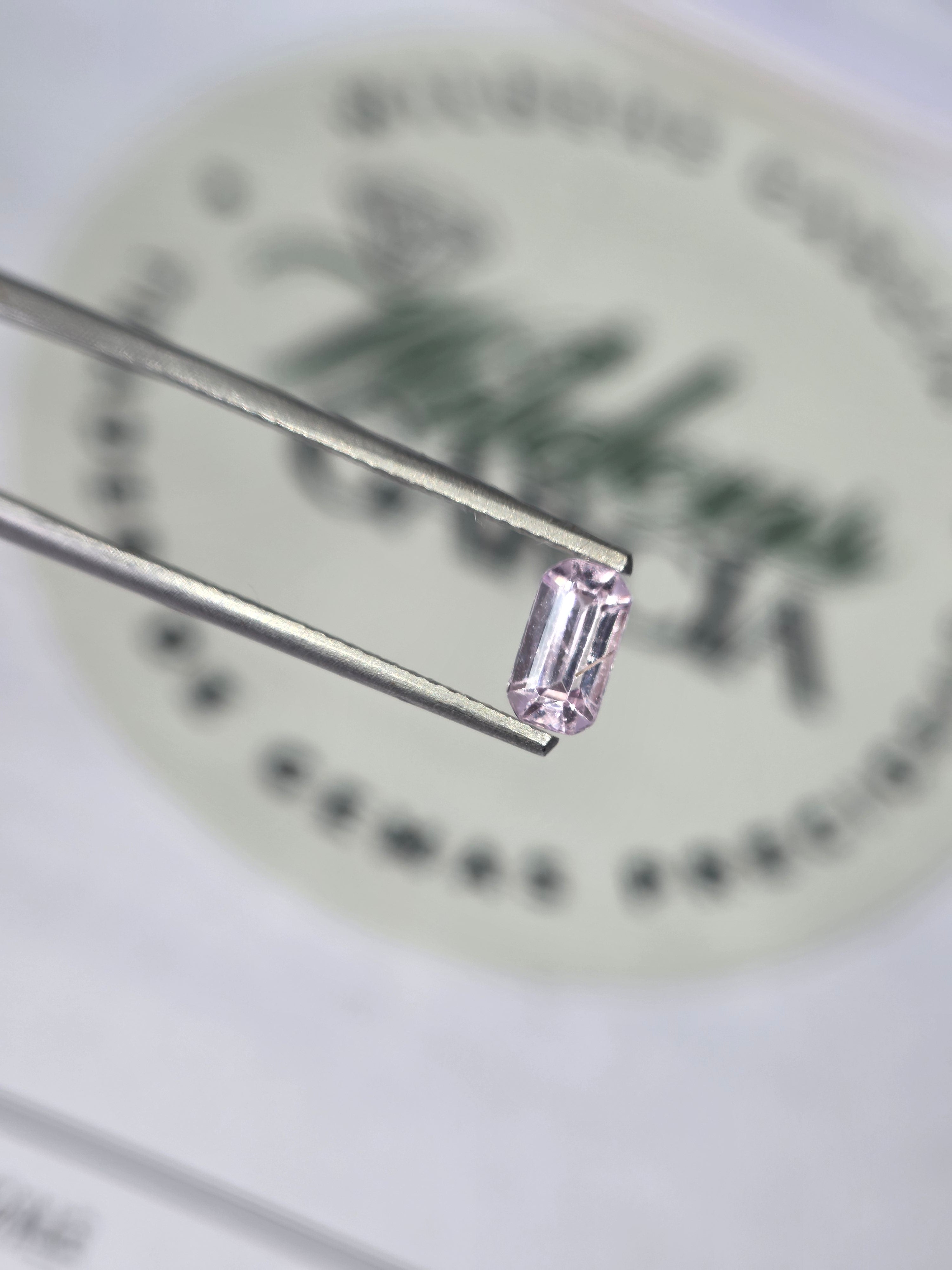 Zafiro natural 0.81 ct (6.72 × 3.67 mm) | Color rosa claro