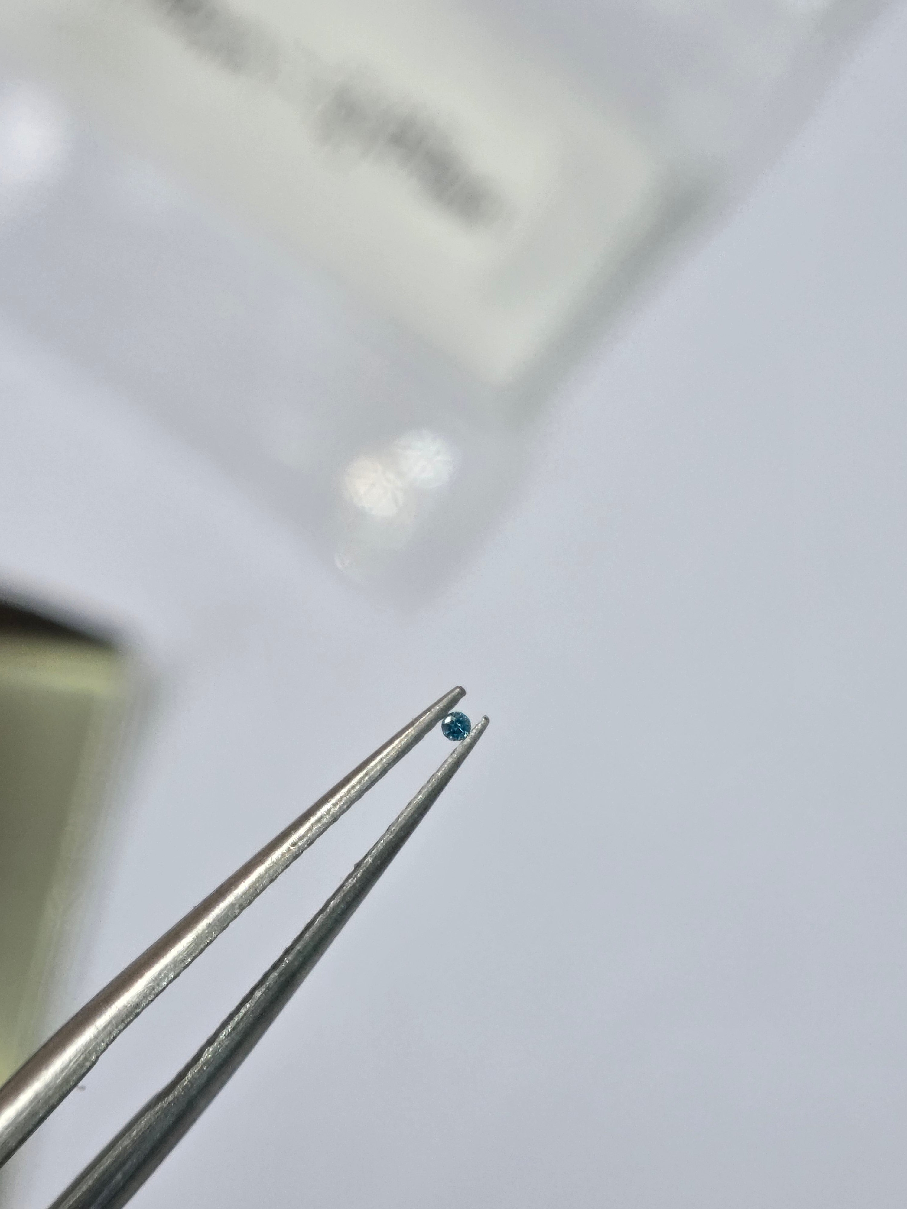 Diamante natural 0.004 ct aprox. (0.80–0.89 mm) | Color azul | Tratado